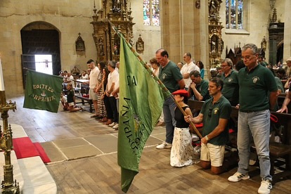 Ayer sábado 30 se celebró la tradicional Misa de la Compañía Mixta para rezar a nuestra Amatxo de Guadalupe por todos nuestros miembros y familiares fallecidos, y pedir su protección para todos los componentes de la Compañía.
Además tuvimos el honor de compartir celebración con @kosta.konpainia que procedieron a la bendición de su nueva Bandera.
📸 @edurne_fotografia
#gureazharro