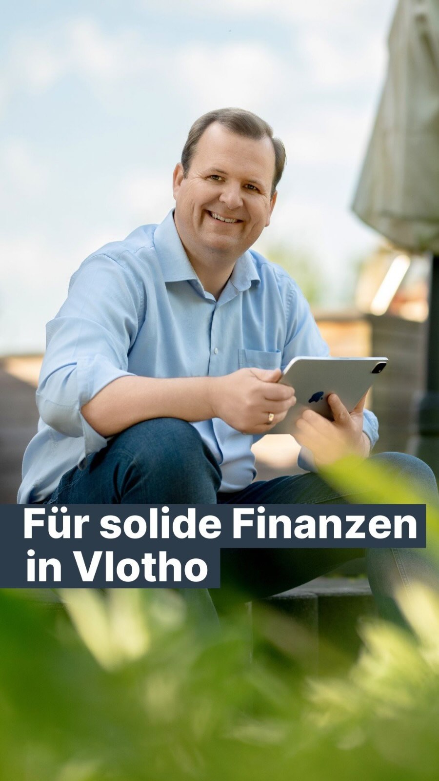 Vor einigen Wochen haben wir alle die aktuellen Steuerbescheide bekommen! Und was ist passiert: Vlotho hat die Grundsteuer erhöht. 📈
Und das eigentlich völlig unnötig! 🙅🏼♂️
Hätten wir unsere Finanzen im Griff, wären Steuererhöhungen zu vermeiden gewesen.
Stattdessen kauft die Stadt eine Immobilie nach der nächsten. 🏚️
Und dabei ist doch eigentlich jedem klar: Der Kauf einer Immobilie ist nur der erste Kostenfaktor.
Dinge wie
👉🏻 Brandschutz
👉🏻 Verkehrssicherung und
👉🏻 die Unterhaltung der Immobilien
verursachen weitere Kosten, die meist noch gar nicht absehbar sind. 🤷🏼♂️
Damit muss jetzt Schluss sein!
Ich stehe für eine Politik der soliden Finanzen, ohne Steuererhöhungen, die zu vermeiden gewesen wären und keinen weiteren Immobilienerwerb! 🤝
Daher bitte ich Euch bei der Kommunalwahl am 14. September um Eure Stimme. 🗳️
#floriandowe #vlotho #cduvlotho #kommunalpolitik #stadtvlotho
