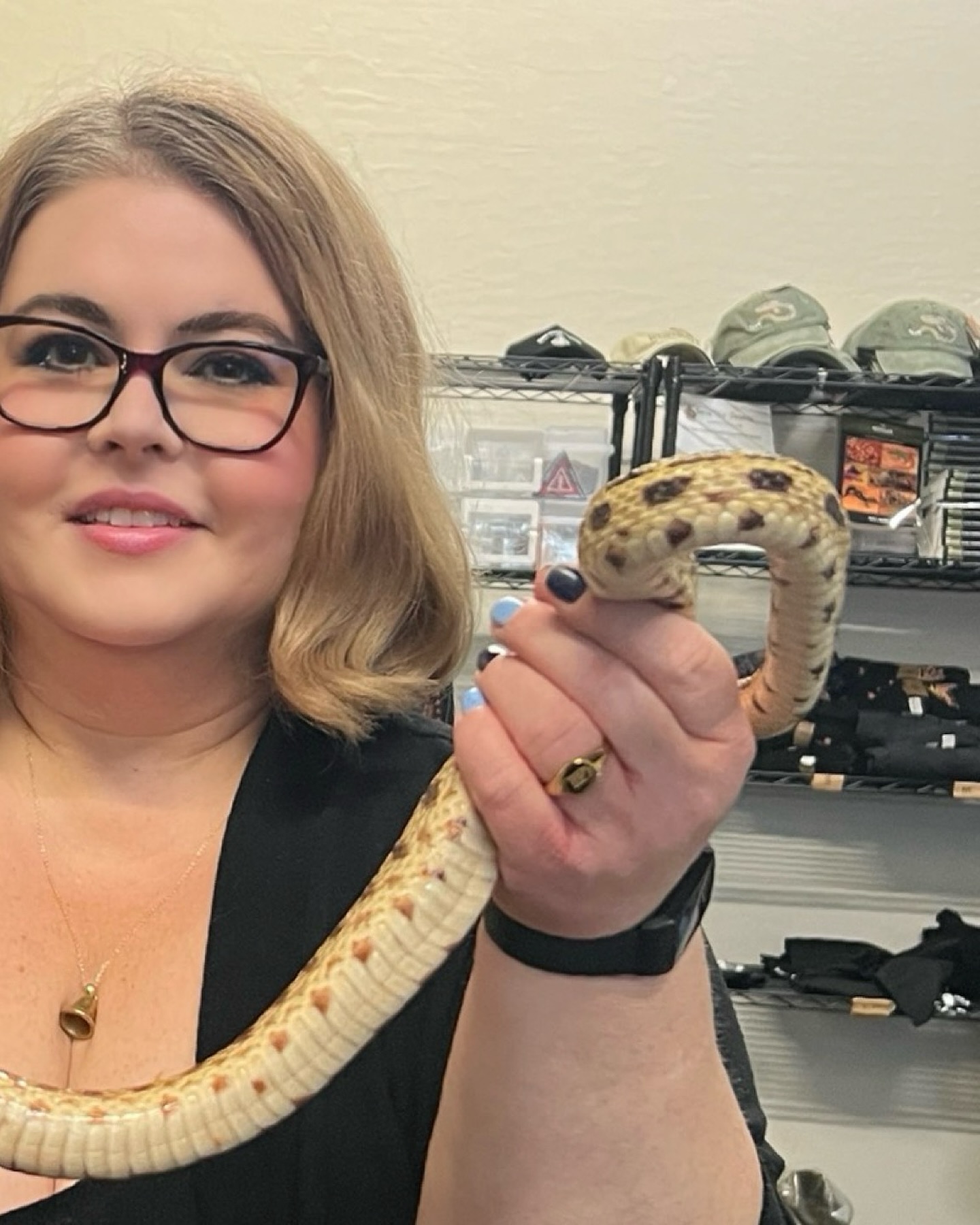 Rattlesnakes control rodent populations, helping ecosystems stay balanced. 🌎 Respect the rhumba! Here, I’m holding a non-rattlesnake. Demo snake!
#gatherofgatherings #rhumbaofrattlesnakes #ecosystem #wildlife #collectivenouns #podcast #savethesnakes