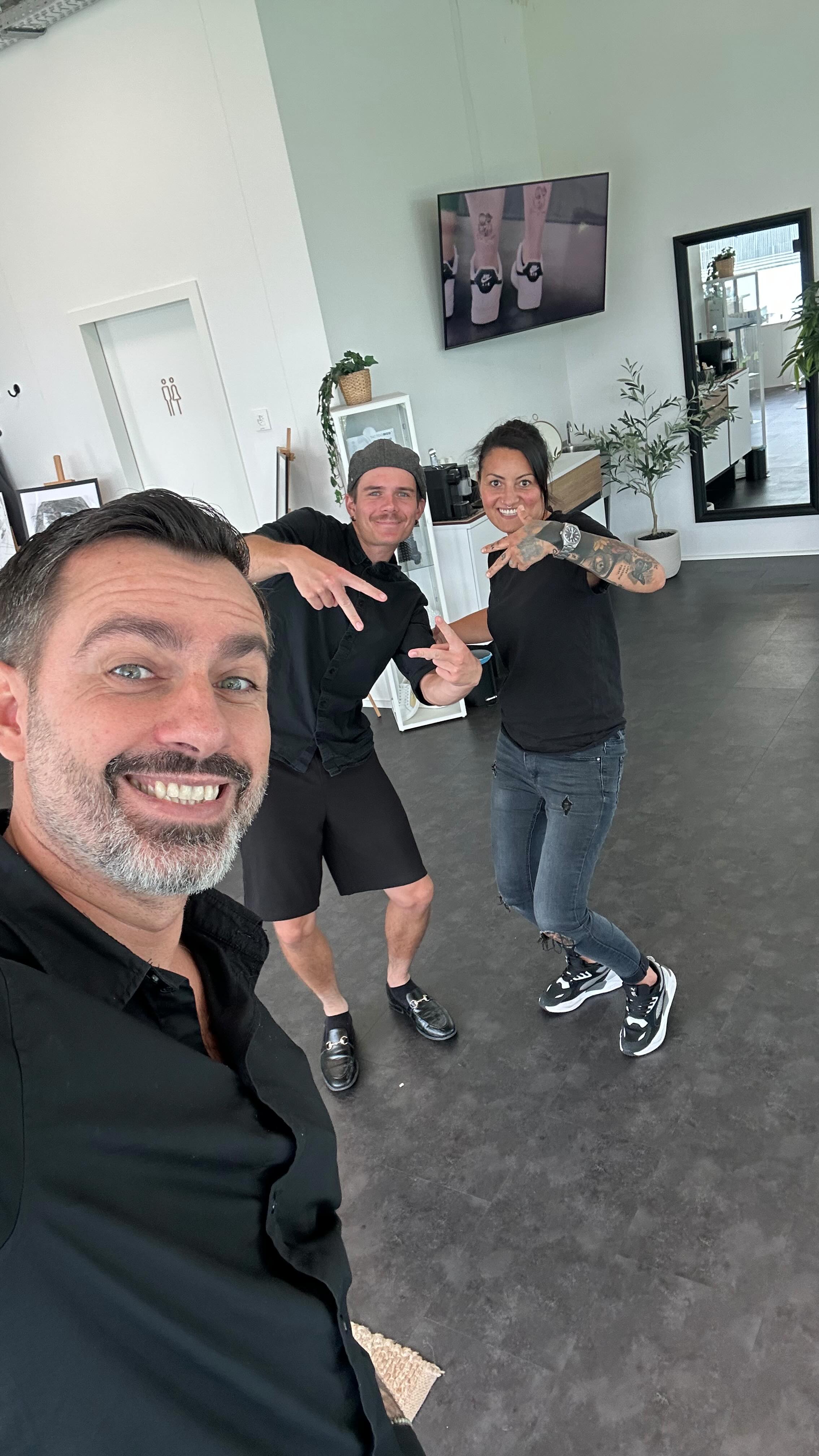 Jorden bekommt ein Tattoo #arbon #tattoo #schweiz #stgallen #tattooart #tattooartist