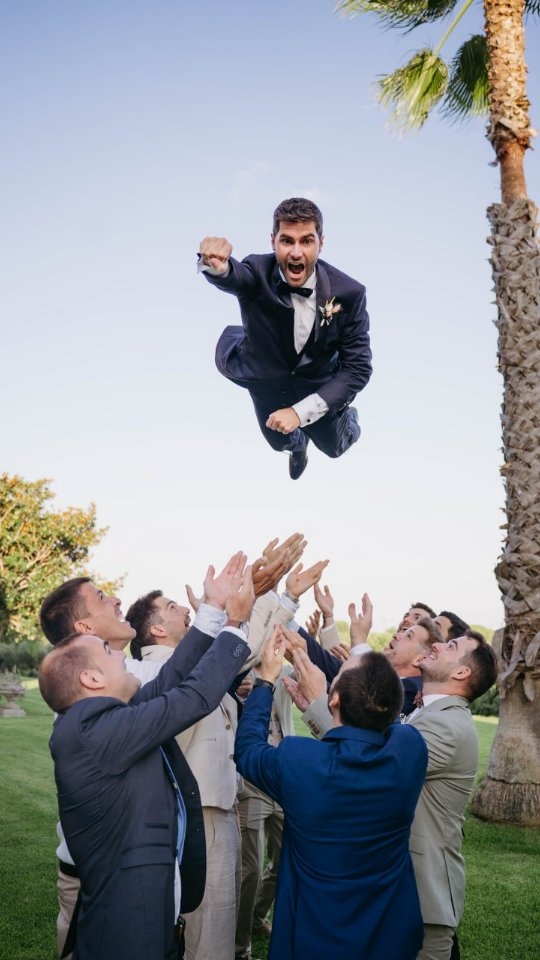 El novi ‘fent el seu vol’ així 🚀
La boda inoblidable de @peep90 & @_miss.elisabeth a @orangerie_closbarenys
@pronovias
@ferryphotographer
@ericblasco
@lifetime.weddings
@aldellar_wedding
@nuvis_casapujol
@blooms.masiavallense