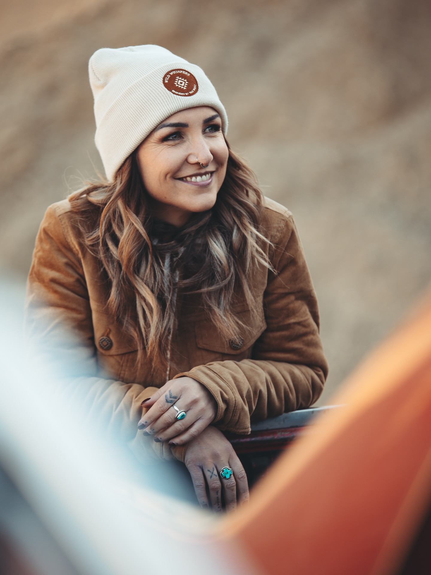 Parce que rentrée ne rime pas avec déprime !
Allez on sait, c’est toujours dur de s’y remettre mais voyons le positif c’est aussi l’occasion de ressortir nos pièces Wild préférées du dressing pour arriver stylés au bureau !
On adopte la veste Amber Dust et un petit bonnet, sourire et bonne vibes assuré 💫
Vous validez ce petit look ?
#backtowork #backtoschool #rentrée #goodvibes #outfit #westernstyle #westernlifestyle #ranchstyle #ideetenue