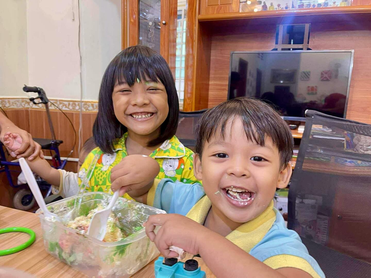 These cuties are looking for sponsors so they can attend a quality private school beginning in October. Big Sis will be in grade 1 and Little Man in preschool. Their parents are completely blind and we would love to help them give their kids a solid educational foundation. They each need $100/month for full day school including 2 meals each day. Please let me know if you are interested in helping on a monthly basis 👍🏼