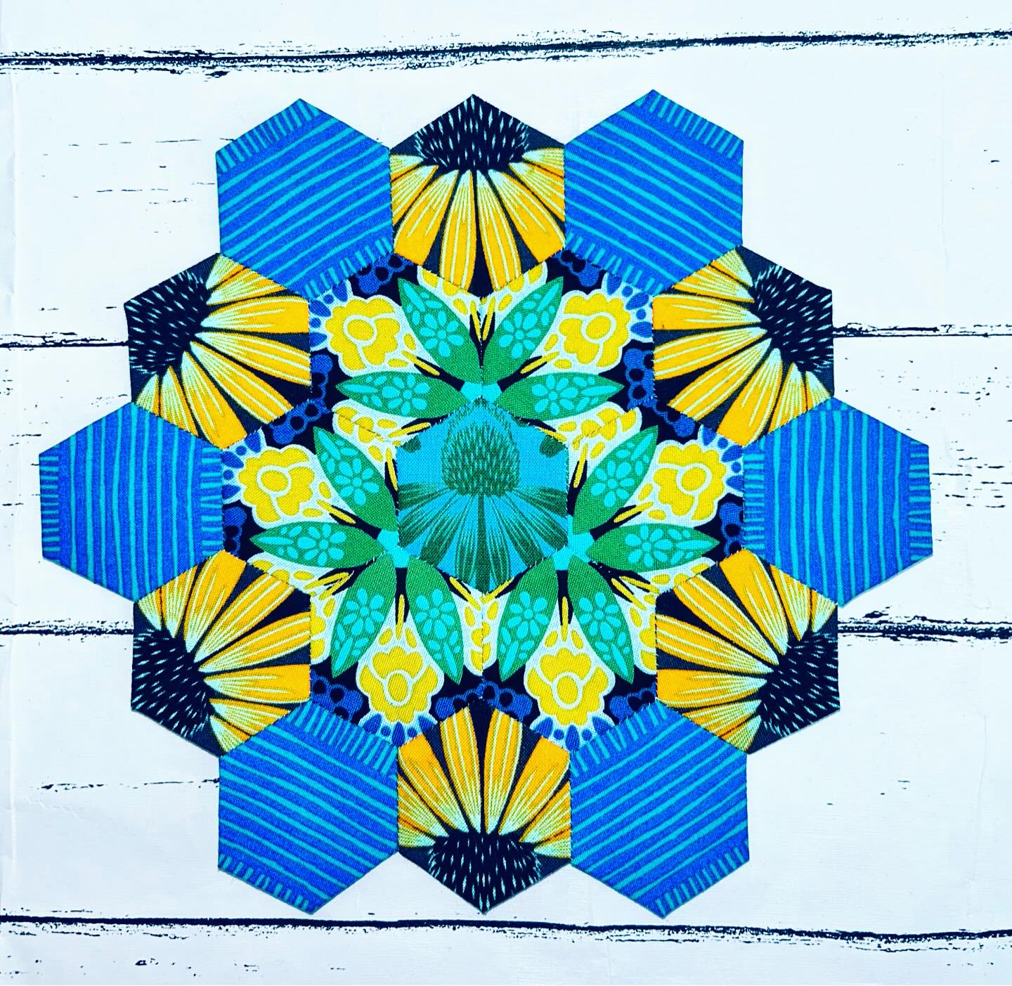 Block No2! Equally zingy and brightening up a grey rainy day.
#annamariahornerfabric #annamariatextiles #stripes #fussycutting #fussycut #fussycuttersclub #epp #eppeverywhere #eppquilt #epponthego #englishpaperpiecing #englishpaperpieced #hexie #hexielove #hexiequilt #sewing #aurifil #fridayfinish #sewcreative #sewmuchfun #patchwork #newproject #sewingproject #quiltersgonnaquilt #quiltblock #quiltblocks #greatbritishquilter #quiltingismytherapy #quiltingismybliss #aurifilthread