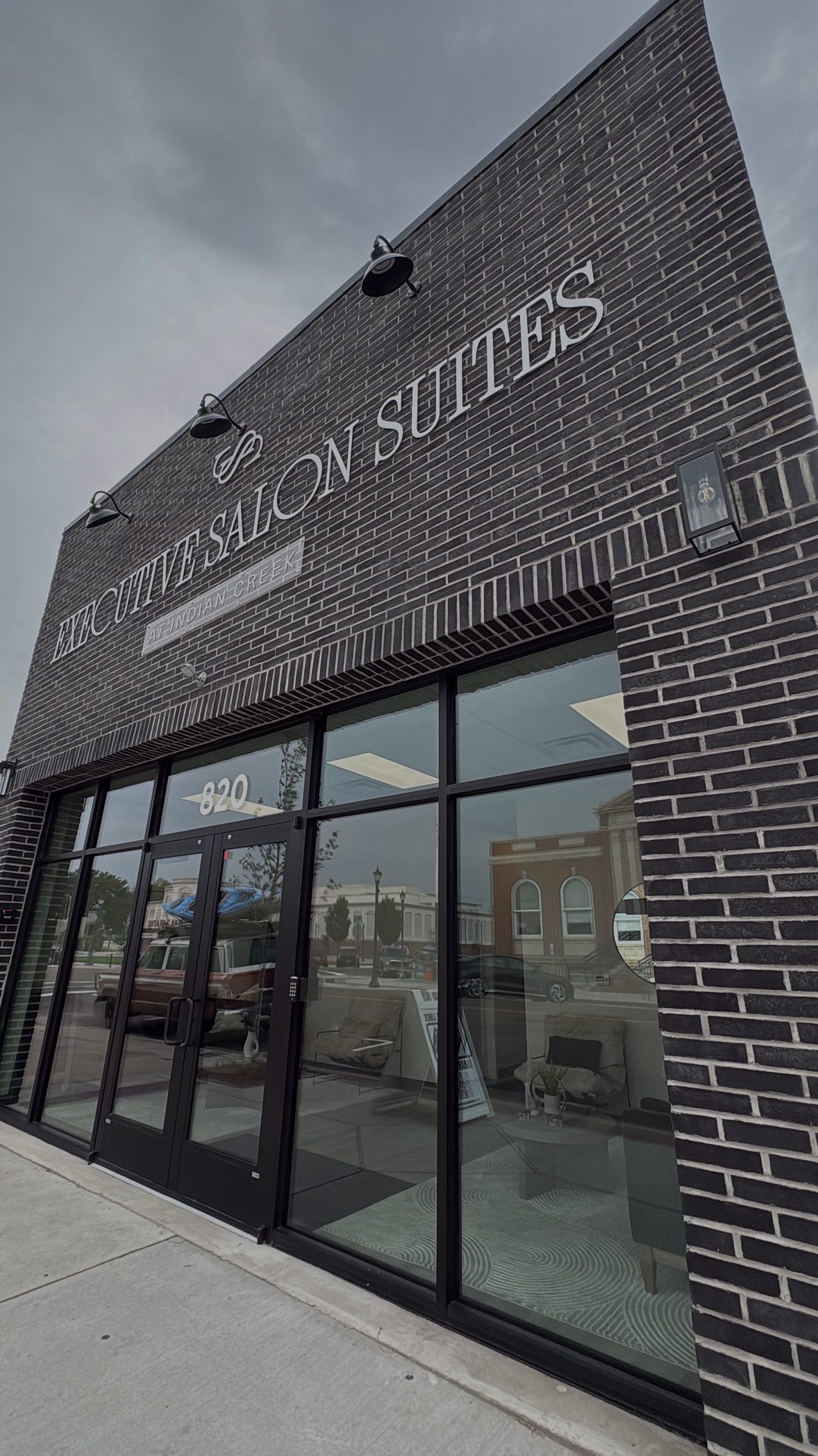 I have a couple appointments available this Friday & Saturday for facials or waxing! Snag yours before they’re booked✨🫶🏻Seasonal and weather changes can leave your skin feeling dull, dry, or congested — facials this time of year help deeply hydrate, clear impurities, and restore your glow🍂