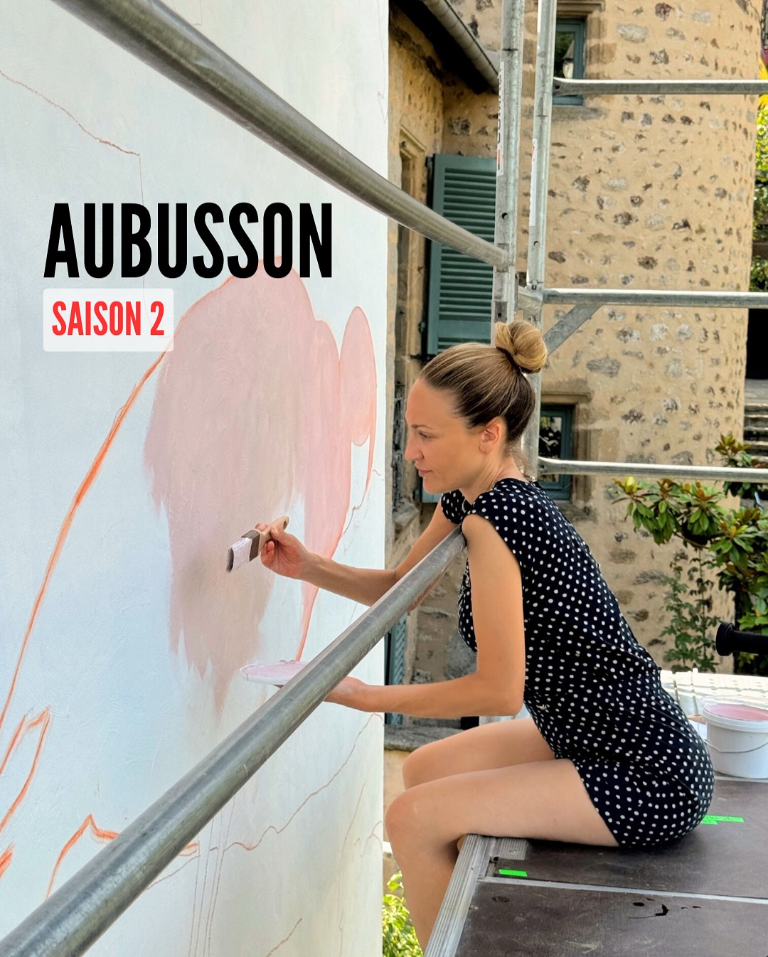 De retour à Aubusson aux côtés de @delphineciavaldini et de l’association Aka-kairos pour le projet @LesFresquesSauvages, Art urbain cartonnier XXL 😱🦩
Merci @delphineciavaldini de me permettre de contribuer à ce projet visant l’amélioration du cadre de vie des habitants, tendant à créer un cadre esthétique, générateur du Patrimoine d’Aubusson ♥️
#Aubusson #Fresque #LesFresquesSauvages #Patrimoine #DedinsDefora