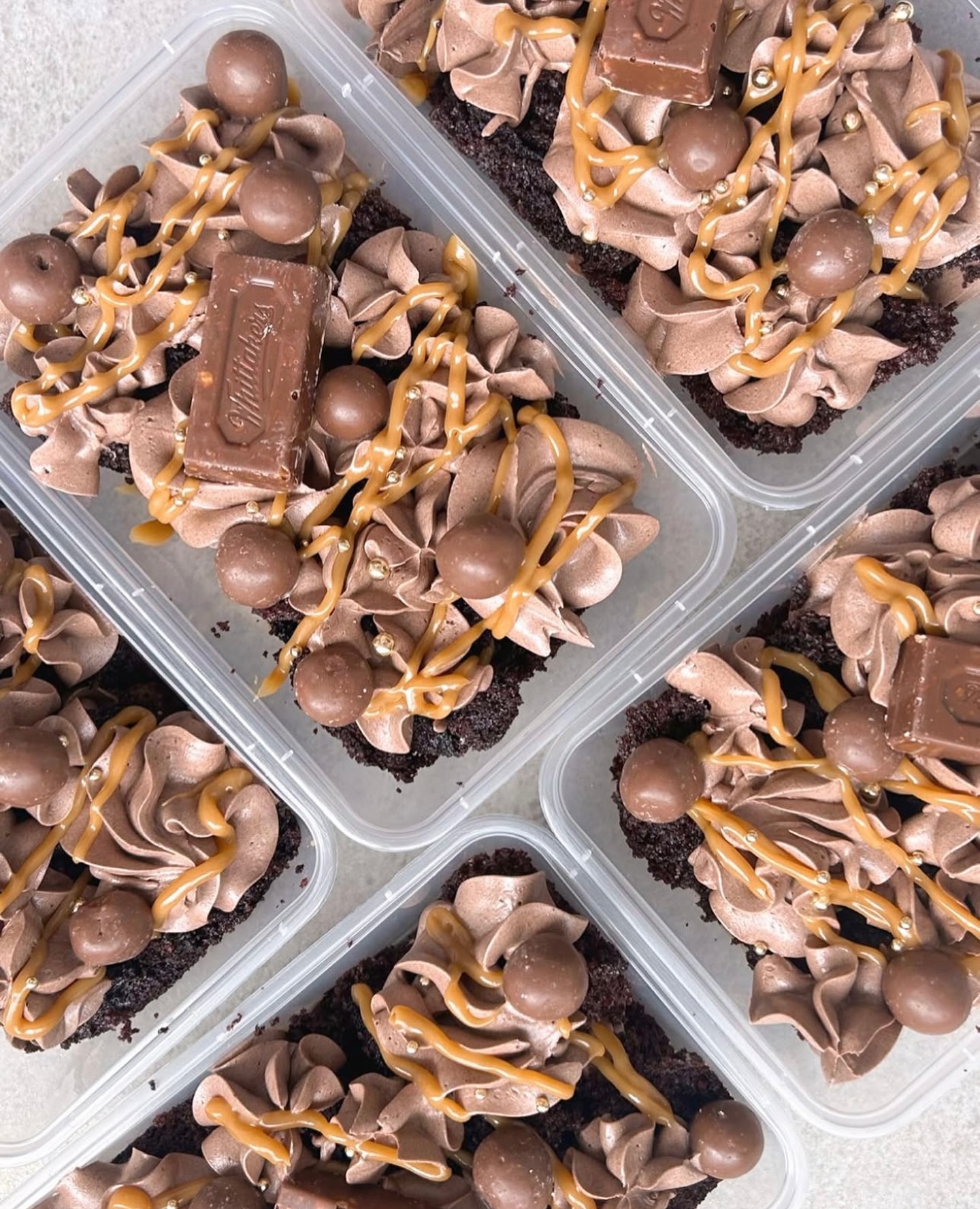 Father’s Day Snack Pack
Treat the special dad in your life to our indulgent Father’s Day Snack Pack! 🍫🍋 Bite-sized cakes in Dutch Chocolate with Salted Caramel or Lemon Sponge with Lemon Curd — perfect for satisfying his sweet tooth.
📅 Collection: Sat 6th Sept, 5-5:30pm
🚚 Local delivery: Sun 7th Sept, 9-11am
💰 $20
⏰ Orders close Tues 2nd Sept at 9pm!
Order here 👉 www.sweetretreatnz.com/shop-2
#FathersDayNZ #SnackPack #SweetTreats #CakeLovers #LocalBakes #SweetRetreatNZ