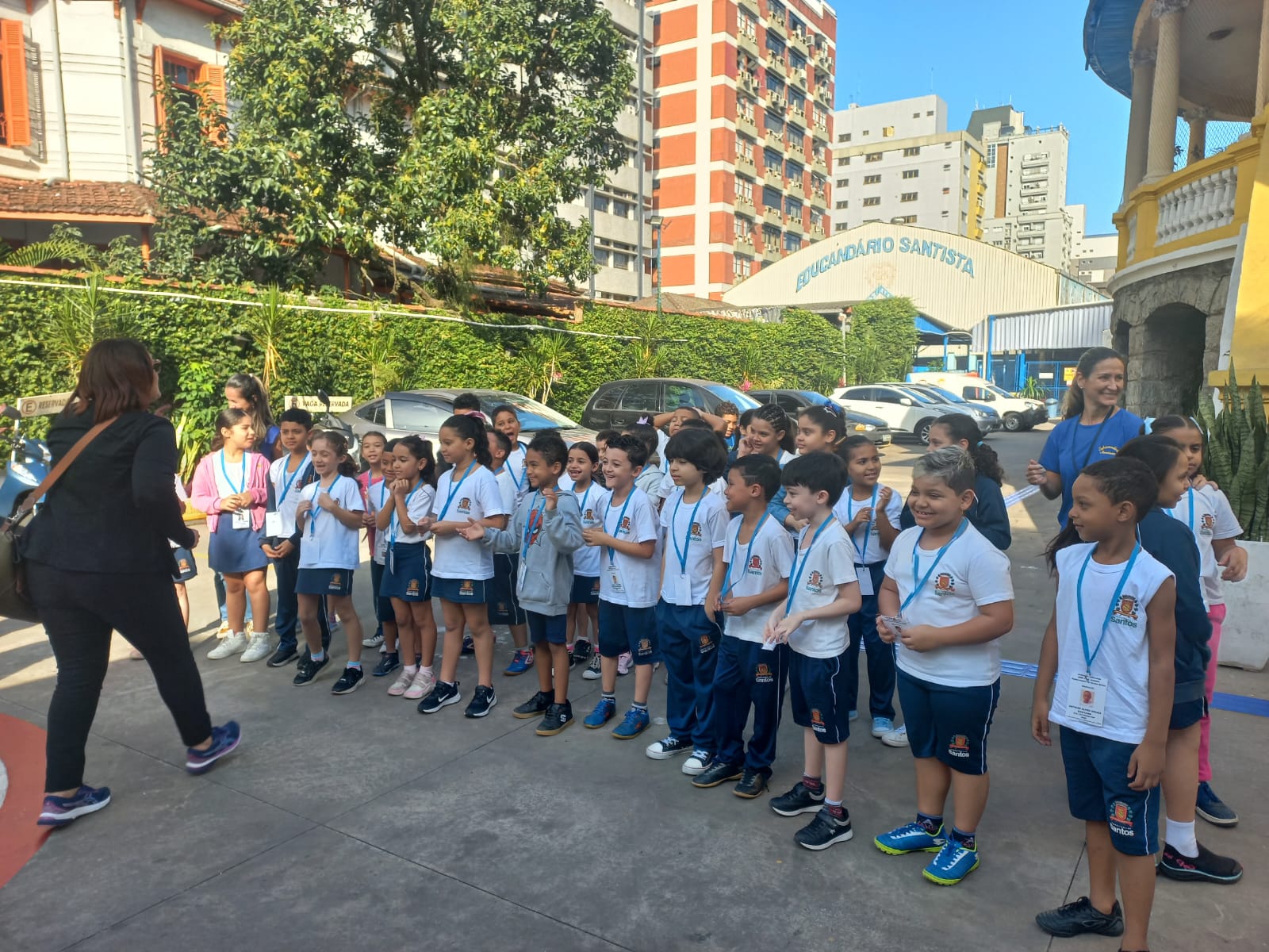 ✨ Hoje nossas crianças viveram um dia inesquecível! ✨
Primeiro, visitaram a Pinacoteca Benedicto Calixto, onde tiveram a oportunidade de mergulhar no universo da arte, ampliando seus horizontes com muito conhecimento e curiosidade. 🎨📚