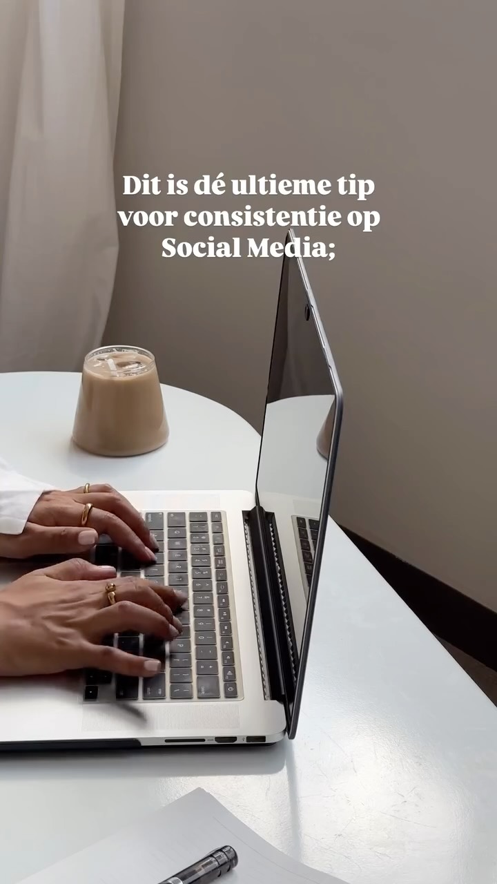Dit is dé ultieme tip voor consistentie op Social Media!
✨Content batching✨
Plaatst je 4x per week iets op jouw Socials? Dan kun je in 1 dag 16 posts klaarzetten voor de komende maand. Het klinkt misschien veel, maar geloof mij, het scheelt je in the end enorm veel tijd!
- Je komt sneller in een workflow en bent minder tijd kwijt aan opstarten en schakelen
- Je kunt vooruit plannen en consistent publiceren
- Het vermindert last-minute stress of creatieve blokkades
- Je hebt meer inzicht in wat je plaatst
Benieuwd naar welk platform je het best kunt gebruiken voor het inplannen van jouw content? Reageer “BATCH” en je ontvangt van mij een DM. ✉️
#contentbatching #contentbatch #batchingcontent #inplantool #contentinplannen #contentplan #consistentie