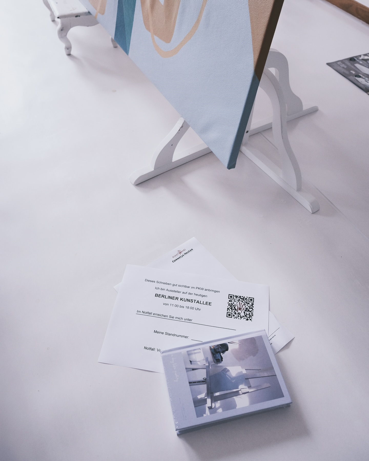 🤍
Upcoming: September 6–7, in front of Charlottenburg Palace, Berliner Kunstallee. ( @kunsthand_berlin )
For the first time, I’ll be taking my paintings beyond Sweden, alongside 120 artists.
With the Berlin Biennale turning the whole city into an exhibition,
I hope to find unexpected inspiration and meet great people in this new place. 🌼
다가오는 9월 6–7일, 베를린 샤를로텐부르크 성 앞 Kunstallee 에 120명의 아티스트와 함께 참여합니다. ( @kunsthand_berlin )
처음으로 그림을 들고 스웨덴을 벗어납니다.
마침 베를린 비엔날레 기간이라 도시 전체가 하나의 전시장이 된다고 하니,
낯선 곳에서 뜻밖의 영감, 좋은 사람들 많이 만날 수 있기를 바래봅니다🕯️
#berlinerkunstallee #charlottenburg #charlottenburgpalace #kunsthandberlin #berlinbiennale #berlinartweek