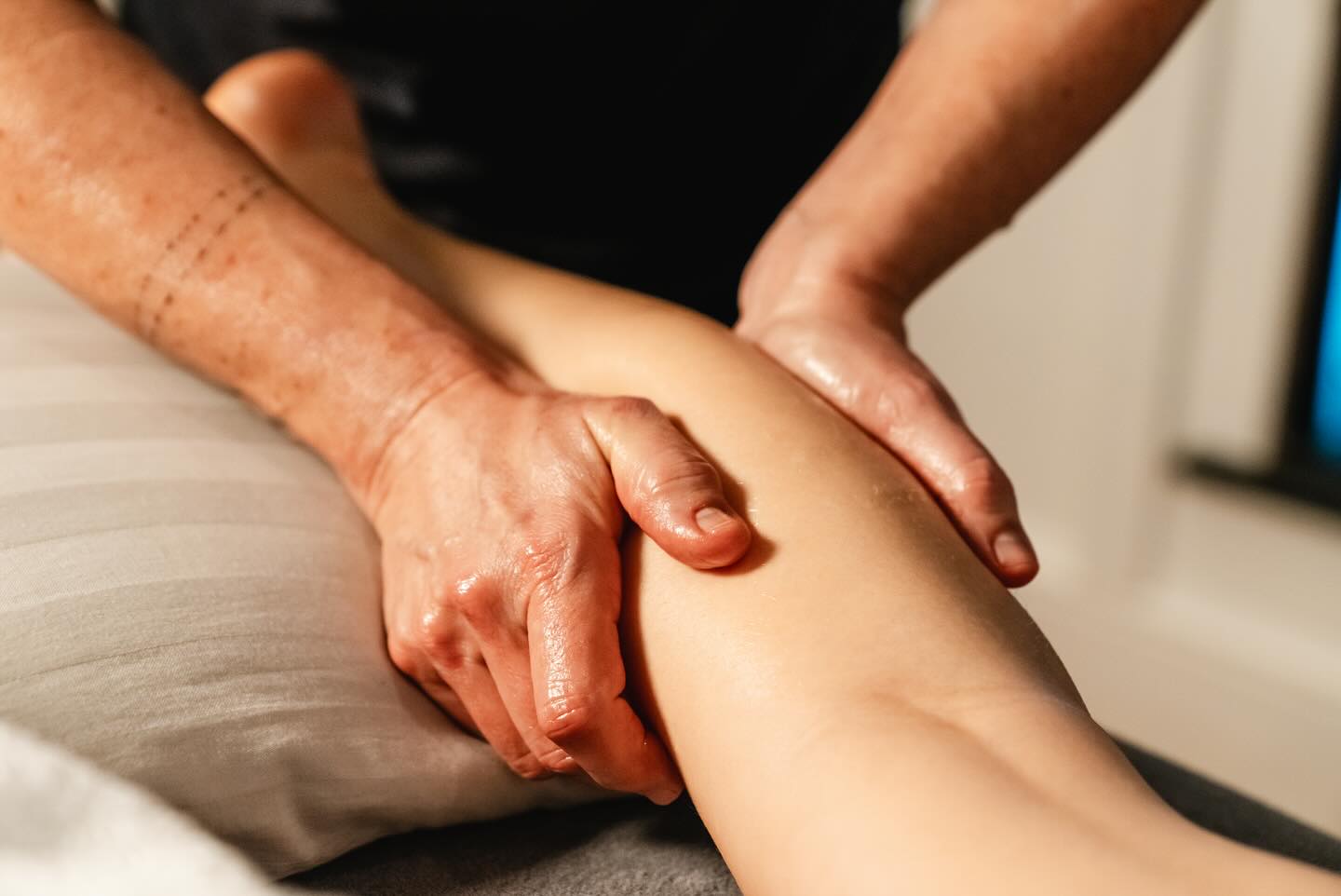 ✨ Say hello to your calves - the gastrocnemius, soleus, and their many supporting allies.
These tireless muscles carry us forward, lift us upward and anchor us firmly to the earth. They work harder than we often realise.
Spiritually speaking, our calves represent movement, trust, and the courage to keep going. Tightness here may reflect holding back or carrying what no longer serves us - and massage encourages surrender, flow and a rooted strength.
Calf massage can also help:
• Ease the strain of walking, running, or standing
• Relieve tension in the Achilles tendon and ankles
• Reduce knee, quad and hip pain
• Alleviate plantar fasciitis discomfort
• Support circulation and lymphatic flow
• Encourage fascial (connective tissue) release in all other areas of the body
In a world where so much of our energy is stuck in the mind, massaging the calves can not only help with discomfort, but can also be deeply grounding. It draws awareness back into our body, into areas we often ignore - unless pain forces us to notice.
When we soften our calves, we soften our journey ✨