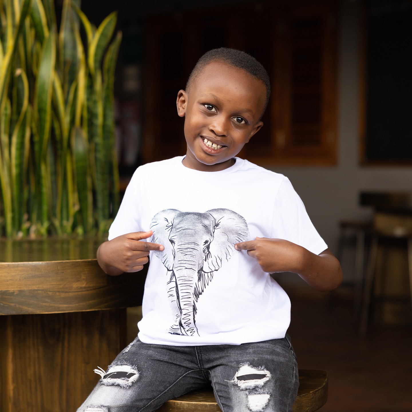 Our Kids Tees are now on sale ☀️
At Wildlife Works, every piece of clothing tells a bigger story — one of conservation, community, and a better future for our planet.🌍✨
#madeinkenya #ecofashion #sustinablefashion #sustainable #fashion #africa #kids