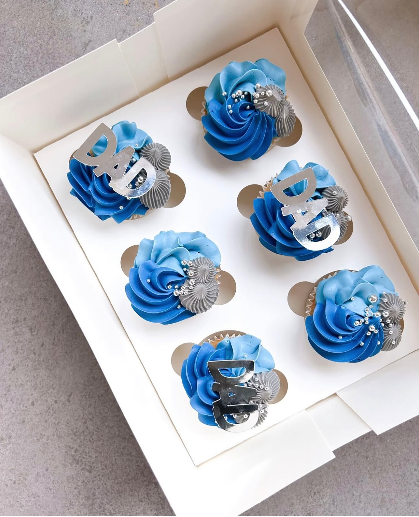 Father’s Day Cupcake Box
6 delicious cupcakes made for Dad! 🧁💙 Choose from Dutch Chocolate with Salted Caramel or Lemon Sponge with Lemon Curd. Available in Blue & Silver or Brown & Gold — perfect for spoiling him this Father’s Day.
📅 Collection: Sat 6th Sept, 5-5:30pm
🚚 Local delivery: Sun 7th Sept, 9-11am
💰 $40
⏰ Orders close Tues 2nd Sept at 9pm!
Order here 👉 www.sweetretreatnz.com/shop-2
#FathersDayNZ #CupcakeBox #SweetTreats #LocalBakes #SpoilDad #SweetRetreatNZ