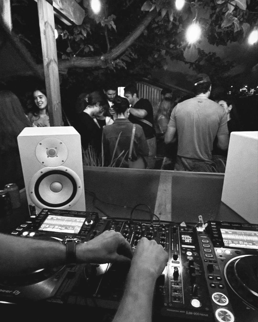 Our second Open Decks Night was pure magic! 🎧 🌆 Once again, DJs of all experience levels stepped up to the decks, creating an eclectic soundtrack for the night. From smooth grooves to high-energy sets, the TA2 West rooftop came alive with music, conversation, and connection. With the BBQ going and the sunset as the backdrop, it was the perfect mix of food, community, and shared creativity. Thanks to everyone who joined us to spin, hang out, and make the evening so special.
Thanks @spenfried92 and @_tori.lyn_ for the awesome pics!