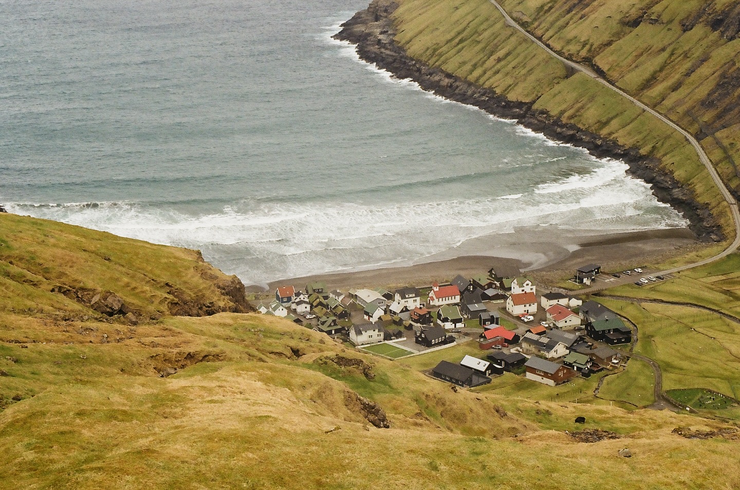 Tjørnuvík Village - Argentique - April 2025 ____________________________________________ #canona1 #feroeislands #canon #argentique #village #sea #wave #mountain