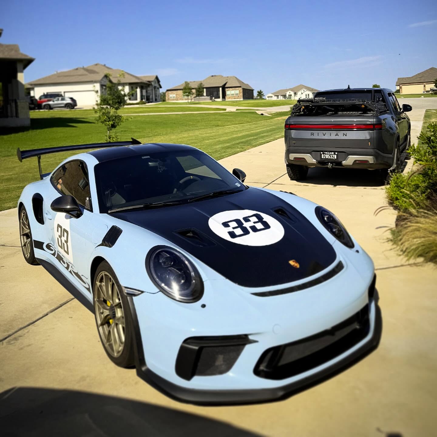 Who wins to 60mph? To 100mph? One of these days we’ll have a runway race. 🧐🏎️