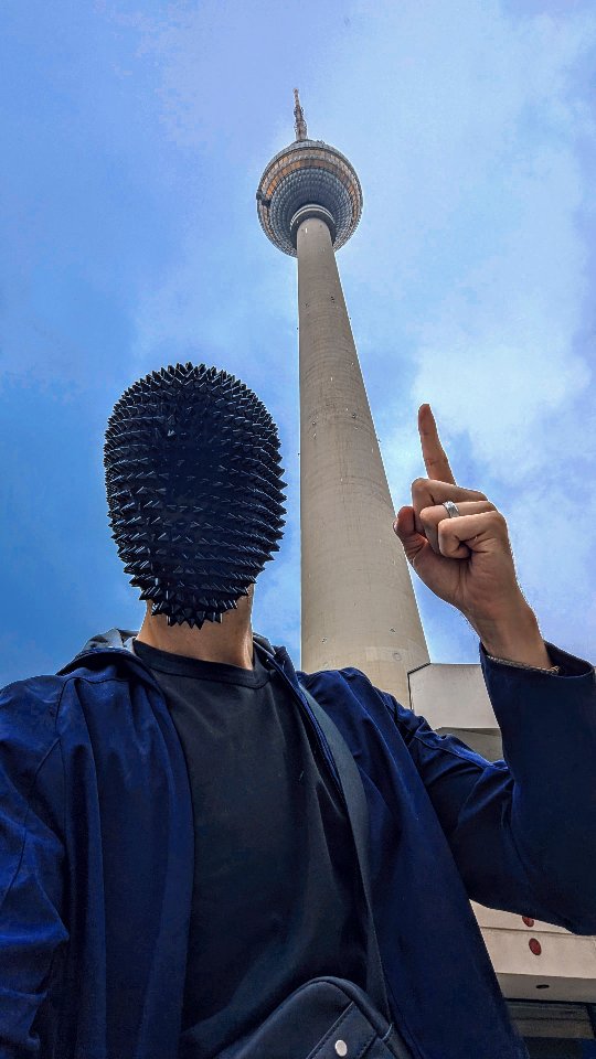 Out researching buildings (Berlin has some amazing architecture!) and fell in love with Berlin's TV Tower.
Bit cloudy when I went up but still amazing views and such a cool structure that punctuates the skyline ❤️💜
Definitely something I'd love to paint 🎨🎨
.
#emergingartist #tvtower #tvtowerberlin #artresearch #berlinart
