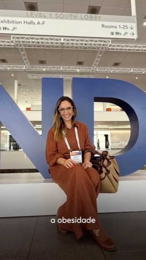 E ainda sobre o Congresso, um tema de grande relevância foi a obesidade infantil — reforçada como doença crônica e multifatorial, com sérios impactos físicos, emocionais e sociais na vida da criança!
Não podemos adiar o tratamento. A partir dos 10 anos já há medicações aprovadas, e estudos avançam para uso a partir dos 6. Uma criança obesa aos 16 tem altíssima chance de se tornar um adulto obeso.
O momento de cuidar e agir é na infância!