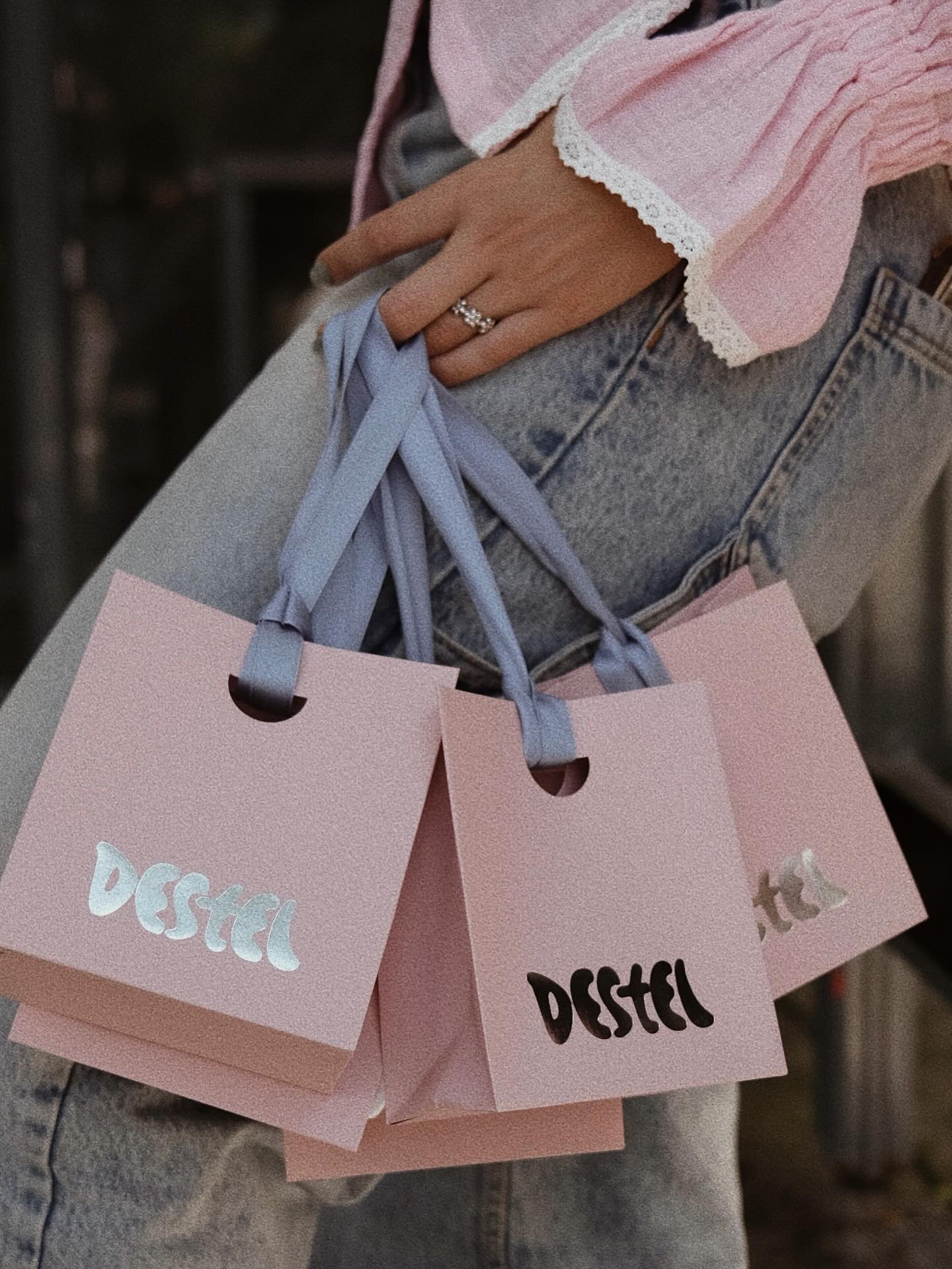 DESTEL ✨ estamos preparando nuevas y cosas grandes ! Más allá de nuestras hermosa joyería ✨🗣️ NOS EMOCIONA MUCHO !
Recuerda que si quieres una pieza , puedes entrar a nuestra página web