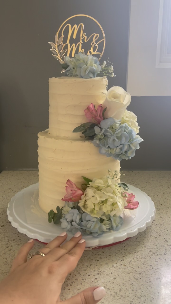Guess what I did…
I made my best friend’s wedding cake!
#weddingcakes #weddingday #bestfriendswedding