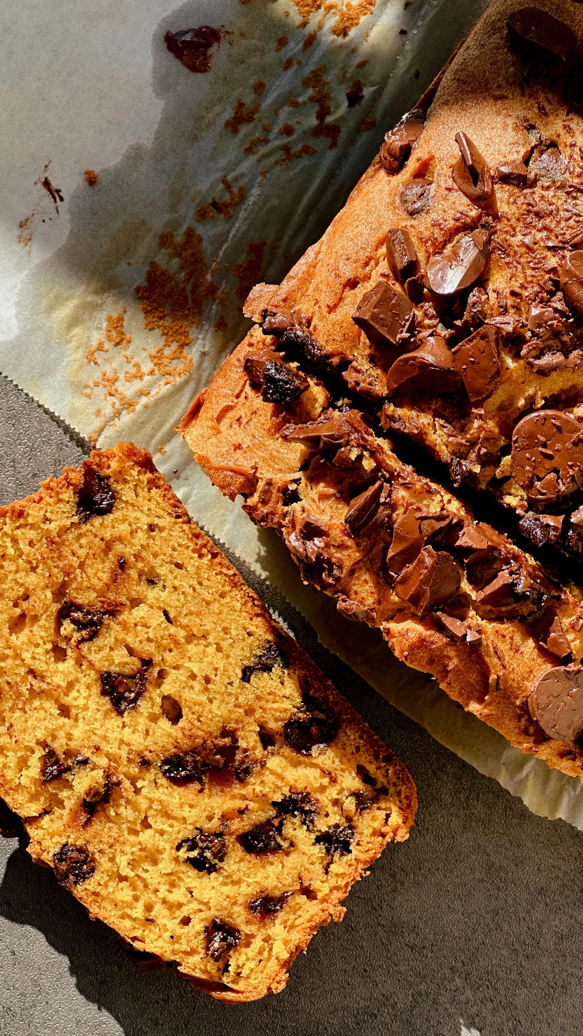 We’ve made it to September so I’m allowed to start sharing pumpkin recipes right??
I love gluten free baking with pumpkin puree because it adds so much moisture & beautiful texture to what you make!
My olive oil & chocolate chip pumpkin loaf is nutty and just the right amount of sweet!
Comment “pumpkin” to get the recipe! 🧡🤎
#glutenfreerecipes #pumpkinloaf #pumpkinrecipes #fallrecipes #glutenfreebaking