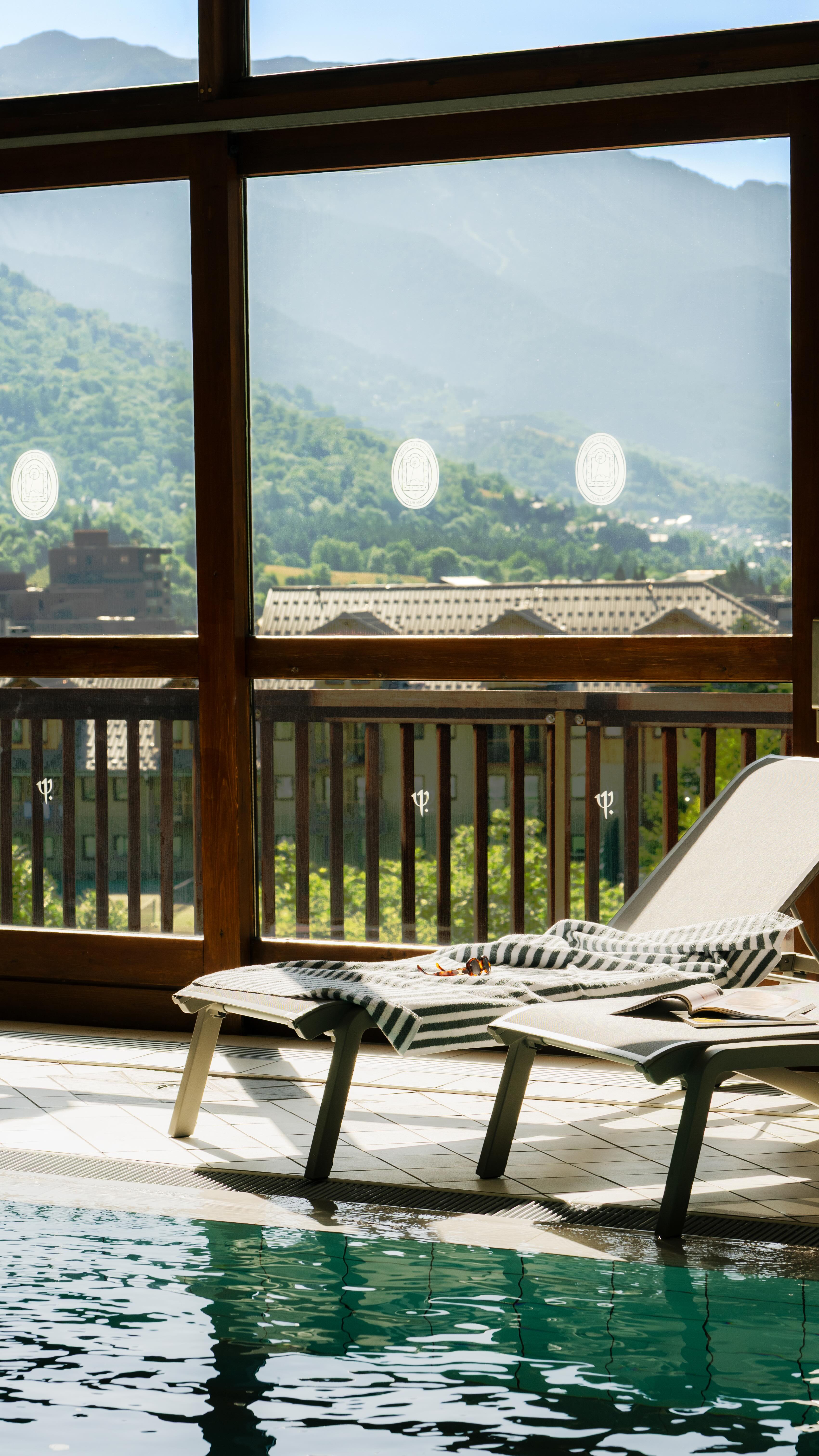 Escape to paradise with an all-inclusive vacation & enjoy 1 FREE night on us!🌴🏖️
#TravelMore
#AllInclusiveEscape #FreeNight #VacationGoals
#TravelDeals #paradise