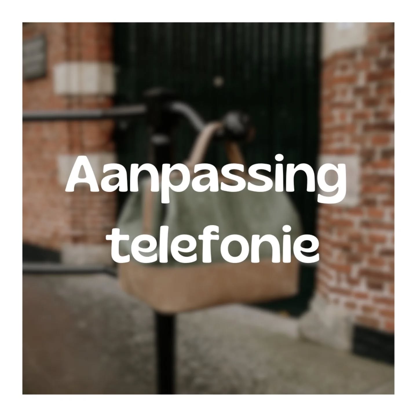 🖤 AANPASSING TELEFONIE 🖤
Lieve dames,
Helaas hebben we technische problemen ervaren met de nieuwe telefonische bereikbaarheid. Goed bereikbaar zijn staat bij ons hoog in het vaandel. Om deze reden hebben wij besloten de telefonie te optimaliseren. Onze telefonie verandert per 2-9-2025 (vanaf 13.00 uur) ☎️
Wat houdt het in?
- Denk je dat je bevalling is begonnen? Heb je een medische vraag? Of ben je ongerust? Bel direct met de dienstdoende verloskundige, dit kan vanaf 2-9-2025 (vanaf 13.00 uur) via het spoednummer: 085-7996095.
- Afspraak inplannen of verzetten? Heb je een vraag zonder spoed? Bel met onze assistente. Zij maakt al gebruik van het volgende nummer: 0174-261114. Dit blijft op dezelfde manier werken. Je kunt eventueel ook een Whatsapp bericht sturen op dit nummer. Houd er rekening mee dat dit in behandeling wordt genomen door de assistente op het moment dat zij aanwezig is. De App is dus niet geschikt voor spoed! Bekijk onze website voor haar werktijden.
Indien je ons niet direct te pakken krijgt, probeer het dan na een paar minuten nogmaals. Waarschijnlijk waren we net even in gesprek. Bij herhaaldelijk geen gehoor, kun je bellen met het Reinier de Graaf Gasthuis 015-2603060. Geef aan hen door dat je bij ons onder zorg bent.
Mocht je onverhoopt het ‘oude’ 06-nummer bellen, wordt deze de komende 3 maanden automatisch doorgeschakeld naar ons ‘nieuwe’ 085-nummer. Per 1-1-2026 komt het ‘oude’ 06-nummer geheel te vervallen 🙏
Nogmaals onze excuses voor al het ongemak! Zijn er naar aanleiding van dit bericht vragen, bel ons gerust even op of reageer door middel van het sturen van een mail. Dank voor jullie begrip 🥰
Liefs,
Team ZOË ❤️