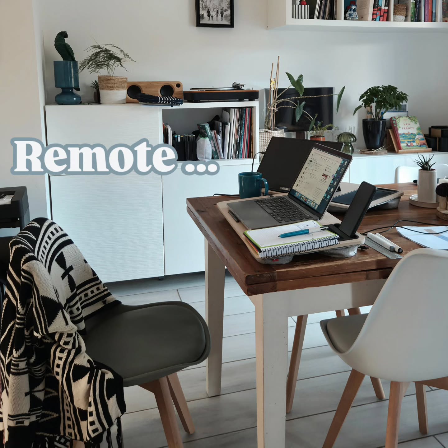 C'est (pas) la rentrée pour @bubble_coms mais l'occasion de partager mon bureau ~ cocon de travail.
Et vous êtes plutôt bureau ou maison ?
#remotework #home
