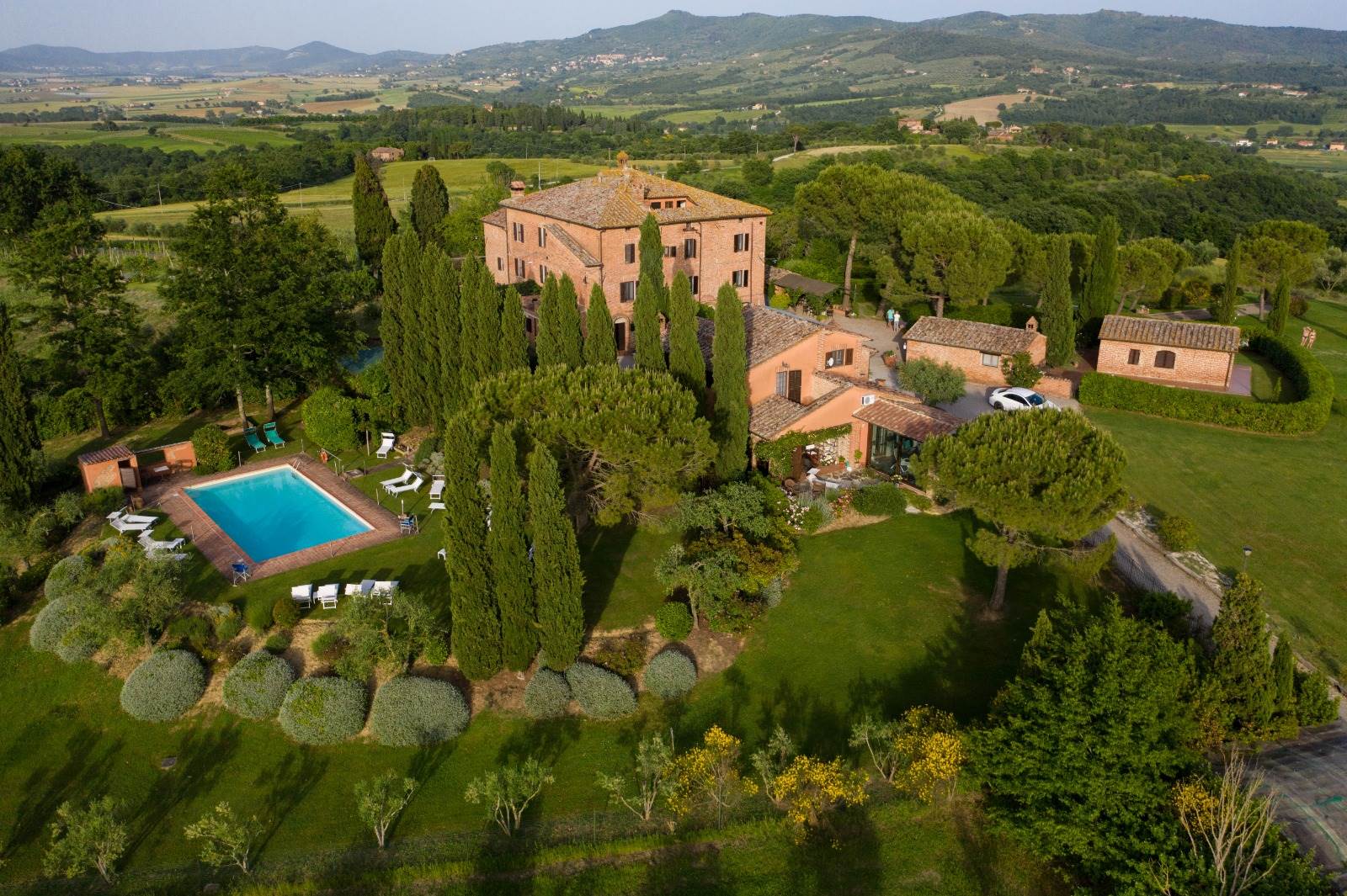 🌿 FOR SALE: Rustic Villa in Umbria, Italy 🇮🇹
Dreaming of la dolce vita? This stunning rustic farmhouse in peaceful Castiglione del Lago is the Italian escape you’ve been waiting for.
✨ Perfect for large families or a countryside B&B venture!
🛏 19 Bedrooms | 🛁 13 Bathrooms | 🌍 600 sqm of living space
🌾 Set on 16 hectares of private land with views straight out of a postcard.
🏡 What's Included:
7 charming, independent apartments
Detached 2-bed home w/ indoor swimming pool
Cozy 1-bed cottage
Brand-new unit w/ terrace + huge garage (ideal for classic car lovers 🚗🛵)
🔥 Traditional rustic charm meets comfort + practicality
🍝 Fully furnished, air-conditioned, and equipped kitchen ready for Italian feasts
💶 Asking Price: €1,600,000
📍 Nature all around, yet close to every amenity.
📩 DM us for more info or to schedule a viewing!
#VillaForSale #UmbriaVilla #ItalianFarmhouse #RusticLiving #CountrysideEscape #CastiglioneDelLago #RealEstateItaly #DreamHomeItaly #LuxuryVilla #B&BOpportunity #PostcardViews #CountryLiving