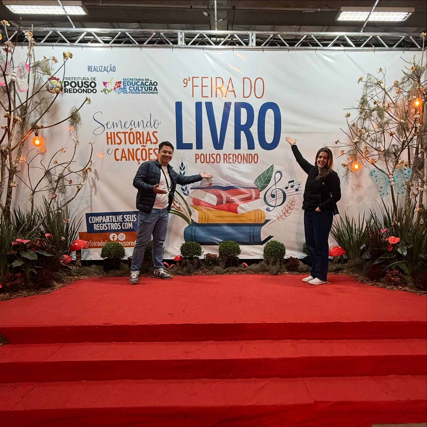 Dia 29 de agosto estivemos na 9ª Feira do Livro de Pouso Redondo, ministrando a oficina “Criando histórias com Kamishibai”.
Foram duas experiências bonitas com todos os participantes, nesta Feira que já tem nossa admiração!
Agradecidos e ansiosos pelas próximas edições ✨
@feiradolivropousoredondo
#kamishibai #kamishibaï #kamishibaibrasil #teatrodori #dori #teatro #oficinas #teatrodepapel #pousoredondo #sc