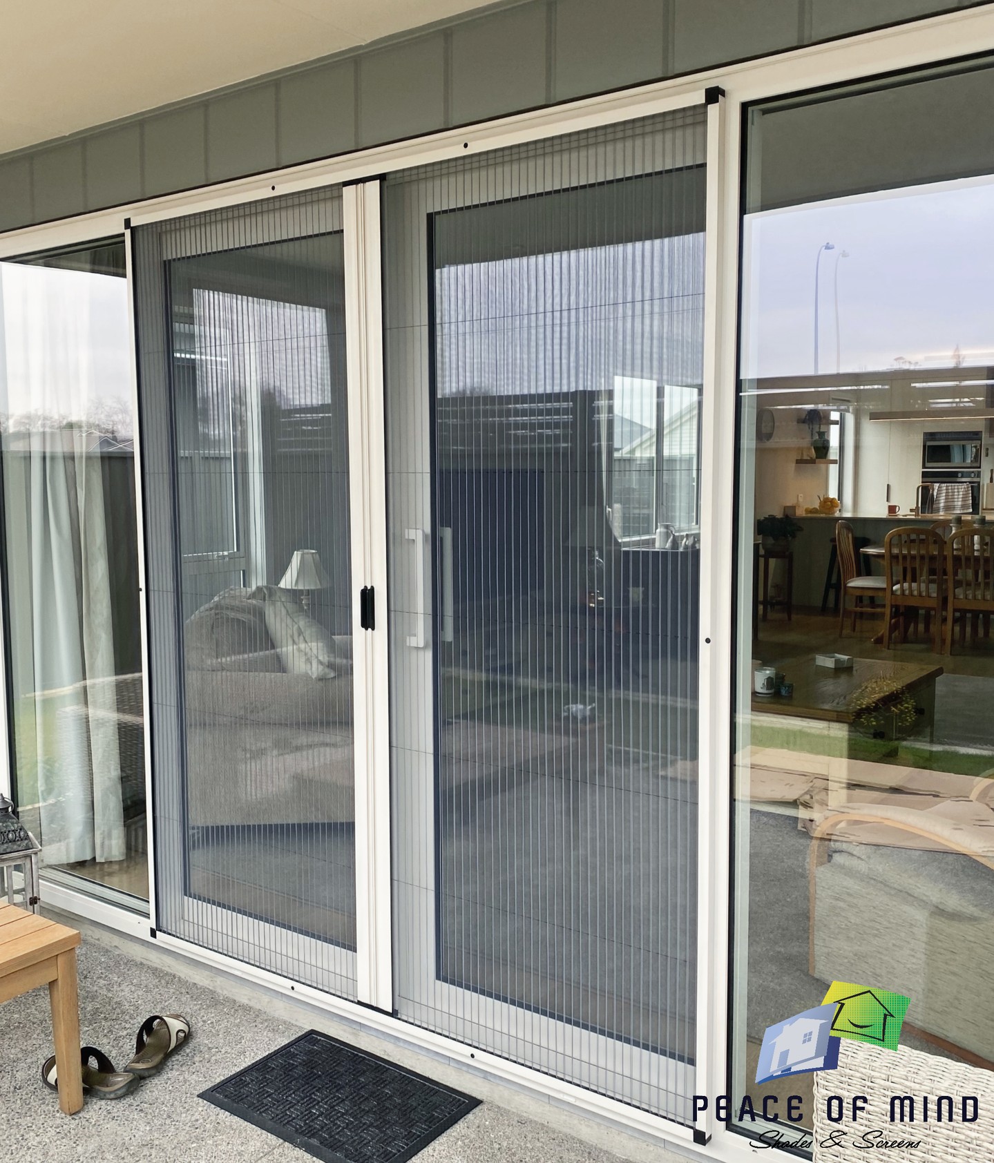 👀 Check out one of our recent customers who is thinking ahead! Our stylish powder-coated concertina fly screens not only match your joinery but also offer unobstructed views while providing protection! 🦟 Get yours now and be prepared before the summer rush! Visit us at://wix.to/hf7Oqg9 #HomeDesign #OutdoorLiving #SummerVibes #Insectscreens #bugfree