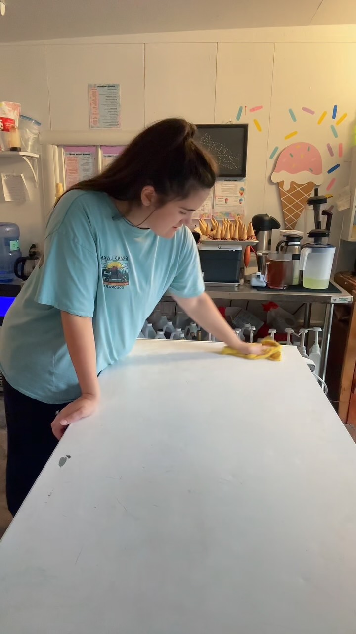 Day in the Lifeee! Season is almost up โฐ! Be sure to stop by this weekend ๐ _____ #smallbusinessowner #smallbusiness #colorado #icecreamshop #ditl #dayinmylifeโค๏ธ