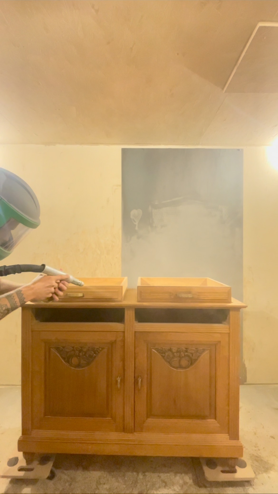 Aerogommage d’un buffet en chêne massif et acajou #aerogommage #fyp #buffet #bois