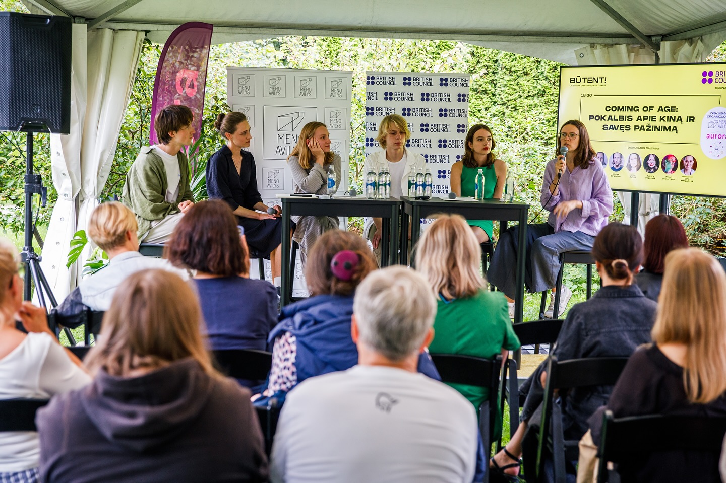 Dalinamės akimirkomis iš @diskusijufestivalis „BŪTENT!“, kuriame vyko festivalio Aurora ir „Meno avilio“ organizuojama diskusija „Coming of age: pokalbis apie kiną ir savęs pažinimą“, kurioje mokinės/-iai ir kino industrijos atstovės/-ai kalbėjo apie kino edukacijos naudą ir kino galią ieškant savo kelio. Ačiū visiems susirinkusiems, buvo gražus ir prasmingas vakaras.
📷Vaida Jankūnaitė
#BritishCouncilLithuania #aurorafestivalis