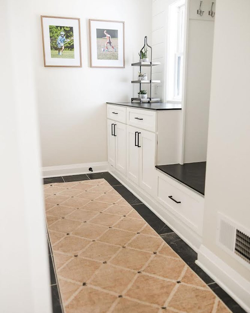 The end of summer rush + back-to-school hustle = one hard working space: the mudroom.
From sandy flip-flops to sports gear and backpacks, it’s the unsung hero that keeps the rest of the house running smoothly.
I’m excited to put the finishing touches a clients new mudroom design. Is your mudroom ready for the season ahead?
Photo:// @jlp_yourstory
#mudroominspo #hardworkingspaces #blackandwhitemudroom #hillhousedesignmd #checkerboardrug #washablerugs #eyeforpretty