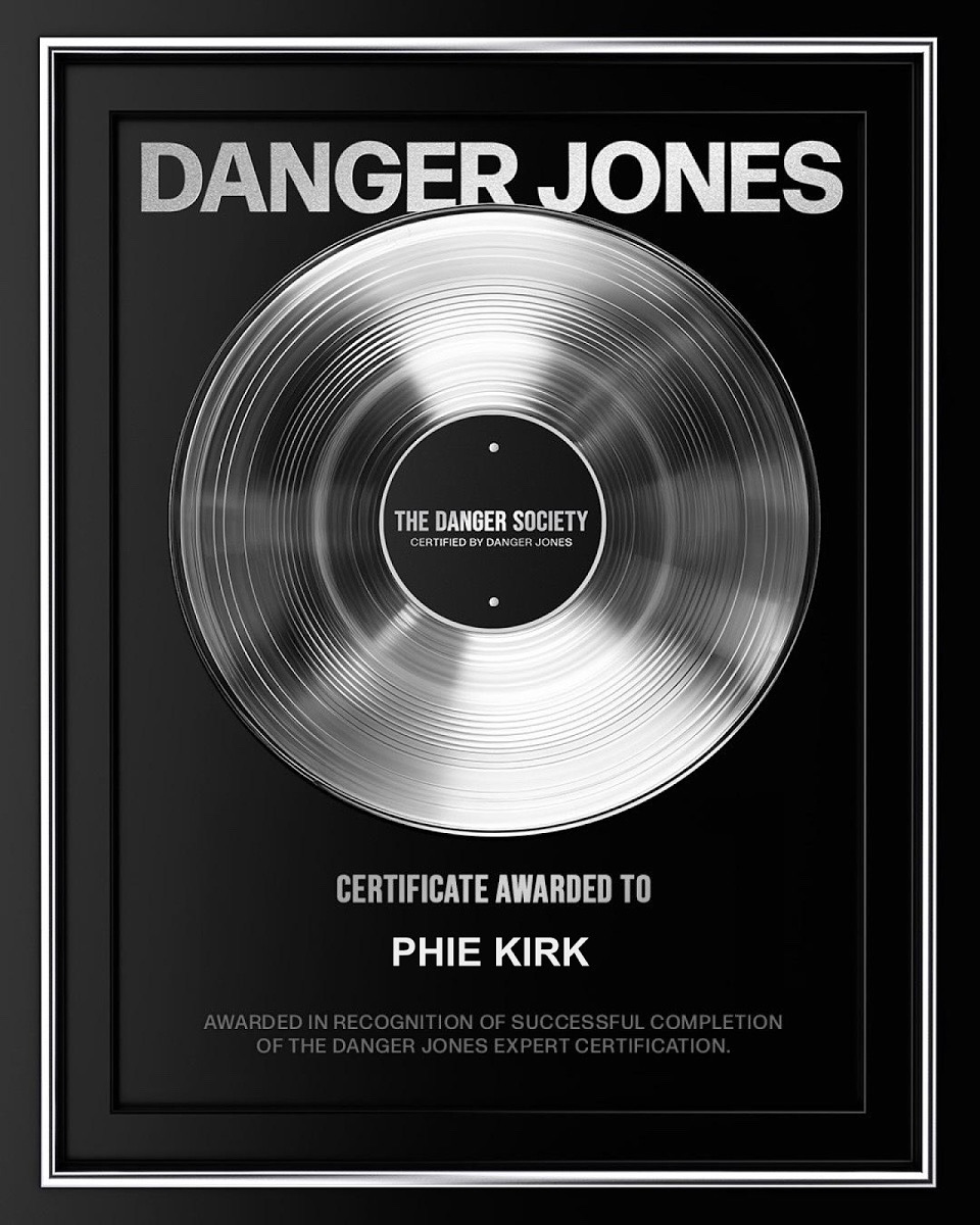 Now officially a Danger Jones Colour Expert 🎨
So excited to be apart of The Danger Society 🤘🏼
Dm to plan your next hair colour adventure! 🌈
#thedangersociety #dangerjonesexpert #dangerjonesuk #rainbowhair #colourfulhair #mermaidhair #gothichair #emohair #brighthair #vividhairspecialist #althair #althaircolor #althairstylist #camb #huntingdonhairdresser #cambridgecolourist