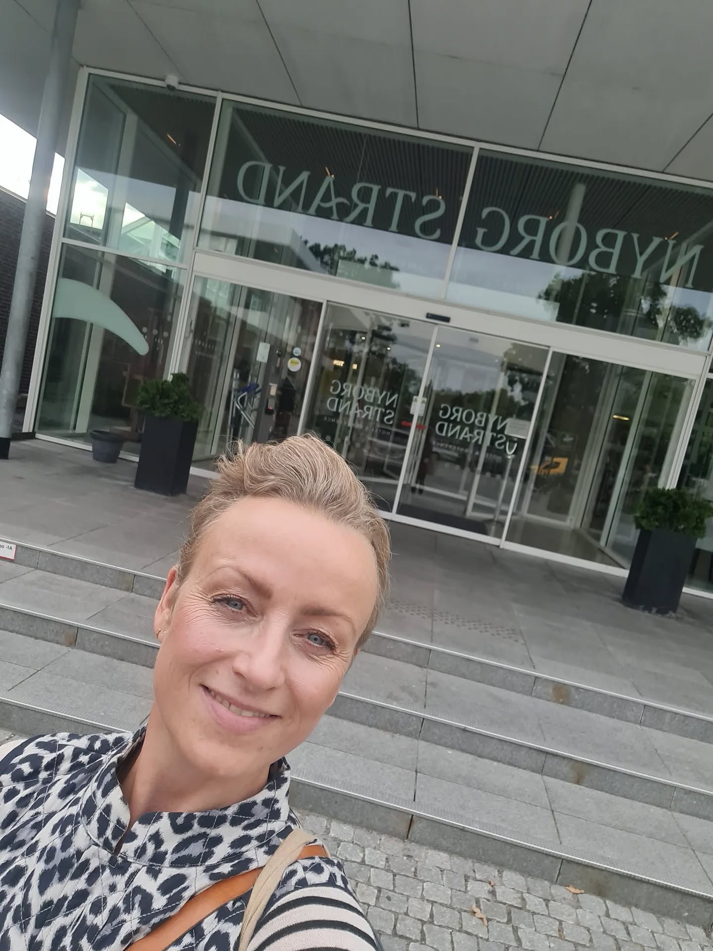 Dagen er startet tidligt og flot ved Storebælt🌄🌁
-morgenyoga for konferencegæster på Hotel Nyborg strand🧘🏼♂️🧘🏼♀️
.
.
.
Hvis dit event, workshop eller andet kunne bruge et drys yoga, så kontakt mig endelig ♡
Yoga@yogistii.com
.
.
#yoga #yogadk #instayoga #outandabout #Yogistii #yogi #yogafyn #konference