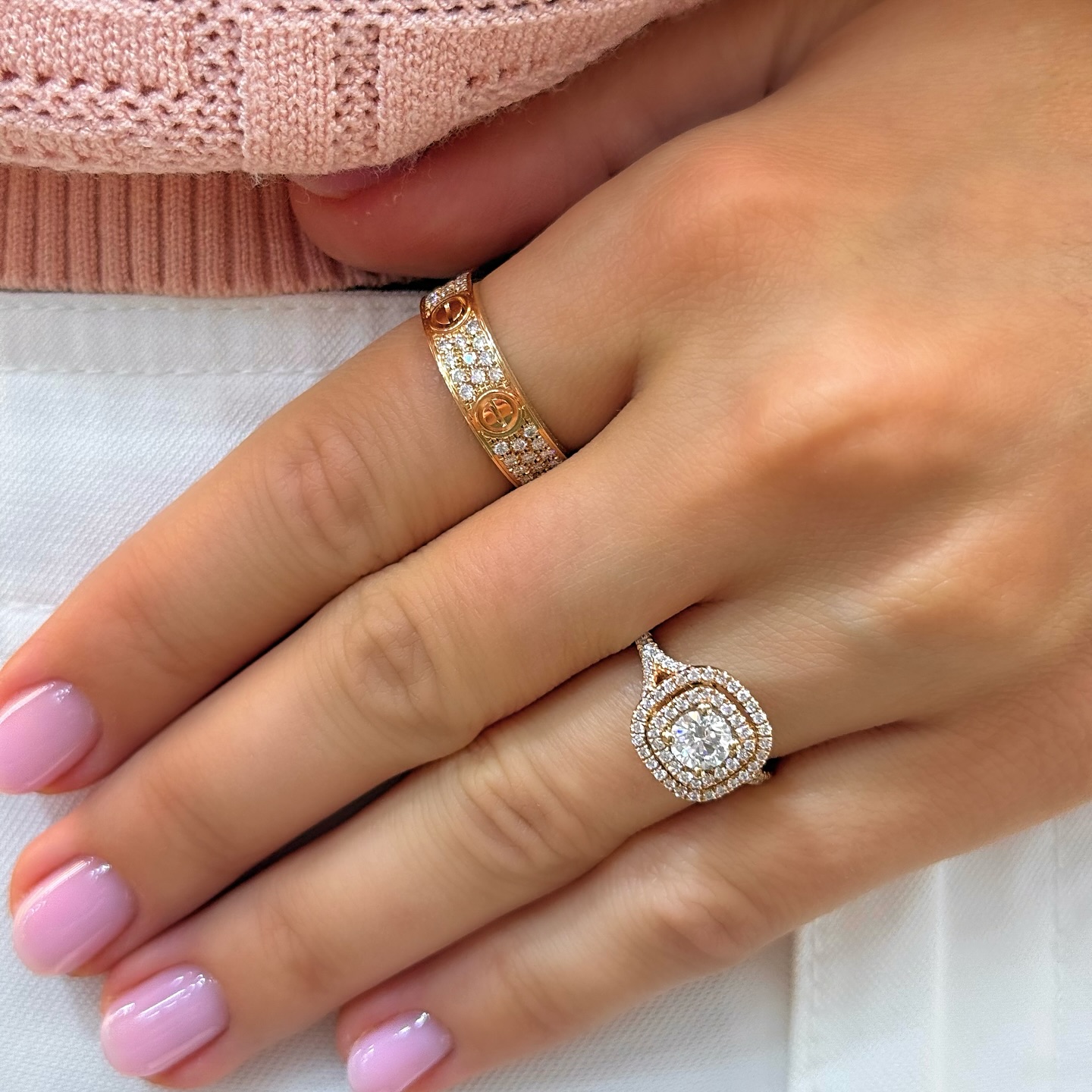 Rose gold & diamonds for days.. dm for info
#rosegoud #verlovingsring #antwerpen #solitaireantwerp #verloven2026