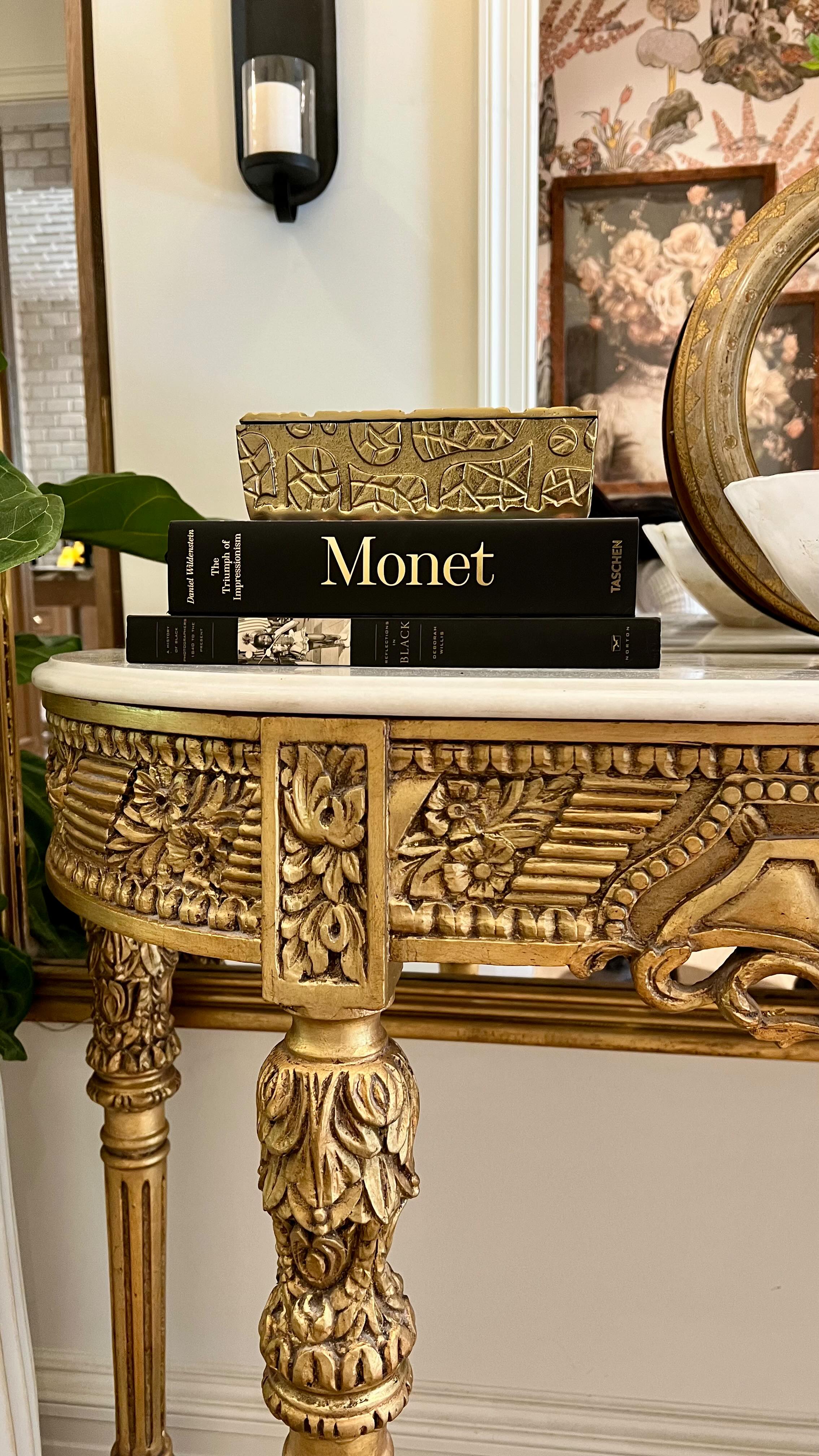 Happy September!! This was a dream I’ve held on to for almost a decade and the timing couldn’t have been more perfect✨. Thank you @atlantahomesmag and sponsors! So honored to be invited to participate in this year’s southeastern showhouse 💕.
Beautiful issue cover @janegroupinc… my sister from another mister did her thing🤗.
We’re now accepting new projects! 🔗Click link in bio to request a complimentary discovery consultation!
#seshowhouse25 #atlantadesigner #residentialdesign #powderroomdesign #bathroominspo #hallwayinspo #hallwaydecor #lechateaueuropeaninteriors #parvizorientalrugs #curreyandcompany #thibaut