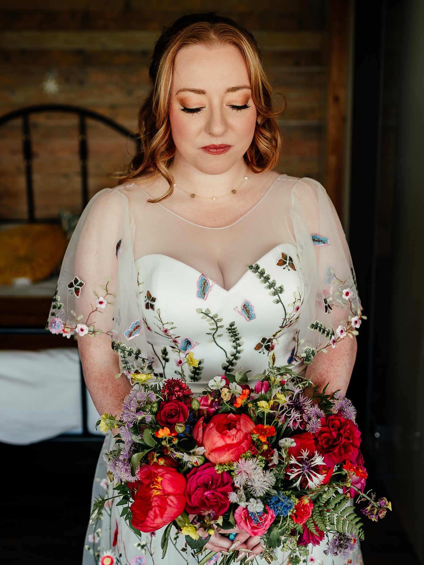 🌿✨ Bridal glam for the most radiant bride ✨🌿
A throwback to one of my favourite bridal glams from last year. Jen was the kindest soul, and it was a pleasure to do her hair and makeup for her @weewildweddings .
Soft waves, glowing skin, and warm, romantic tones to complement her embroidered gown and the wildflower bouquet of dreams by the one and only @briarrose_design (and can we take a a moment for the hand-painted Docs!)
Bridal looks that feel like you, only elevated. 💫
Photographer @joystoryphoto
Planner @finflukra
Award Winning Makeup Artist
Scottish Hair and Makeup Artist
Glasgow Hair and Makeup Artist
UK Hair and Makeup Artist
Destination Hair and Makeup Artist
Wedding Hair and Makeup
Bridal Hair and Makeup
Beauty Makeup