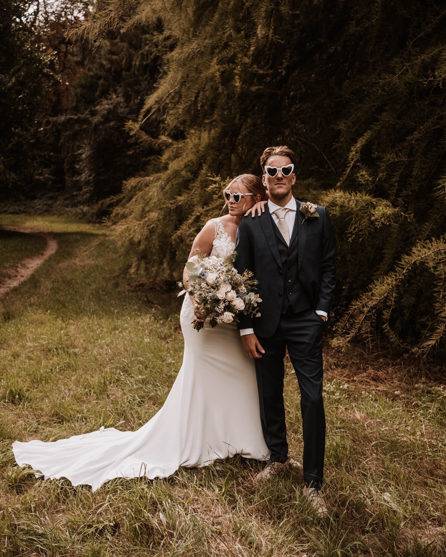 Allow me to introduce; Mr. & Mrs. Meeuwissen!🪩🥂
.
.
.
.
#bruidsfotografie #trouwfotograaf #trouwenzwolle #trouwplannen #bruiloftfotograaf #trouwen2026 #trouweninzwolle