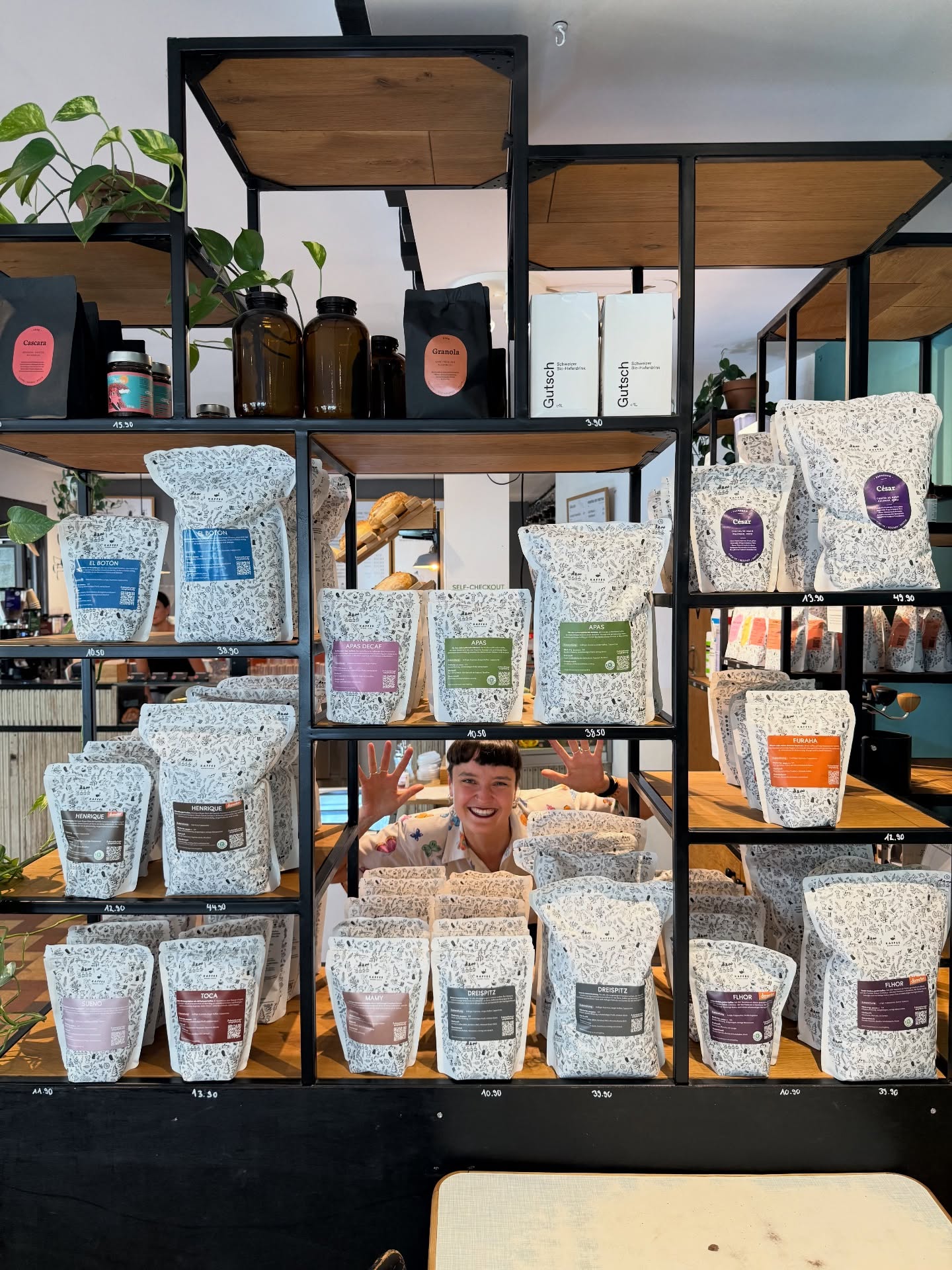 Welche Kaffeebohnen nimmst du gerne mit nach Hause?
@kaffeemacher
#kaffee #coffee #coffeebeans #kaffeemacher #espresso #filter