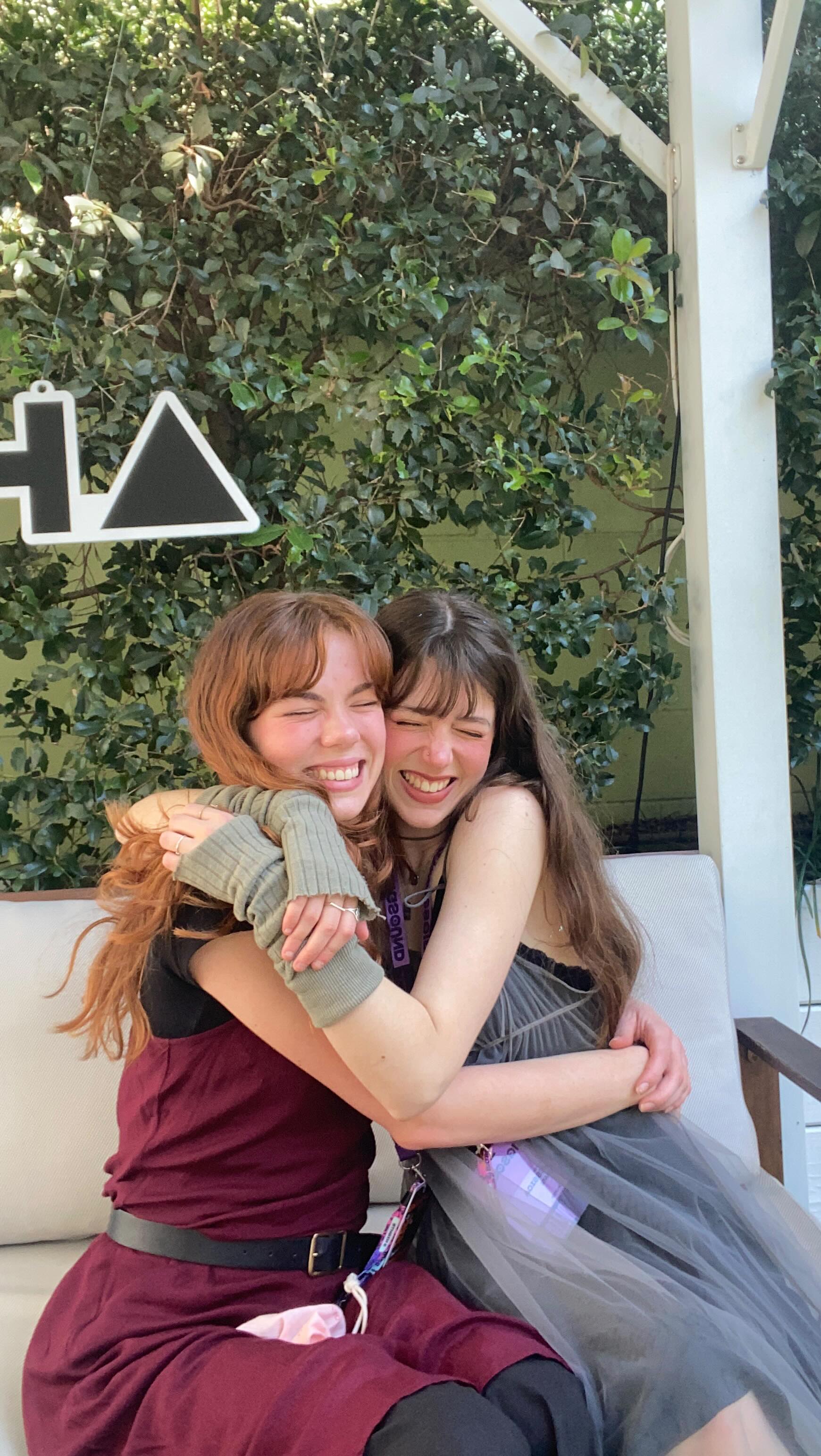 Serendipiti is fizzy indie folk-pop — full of ethereal charm and haunting sweetness. Fresh from her BIGSOUND 2025 debut as Triple J Unearthed’s comp winner, she’s making waves as she paves the way for her striking debut EP.
Resident journo (and childhood bestie) @calleditvincent caught up with her post-show to chat music, bubbles, big prawns, and everything in between.