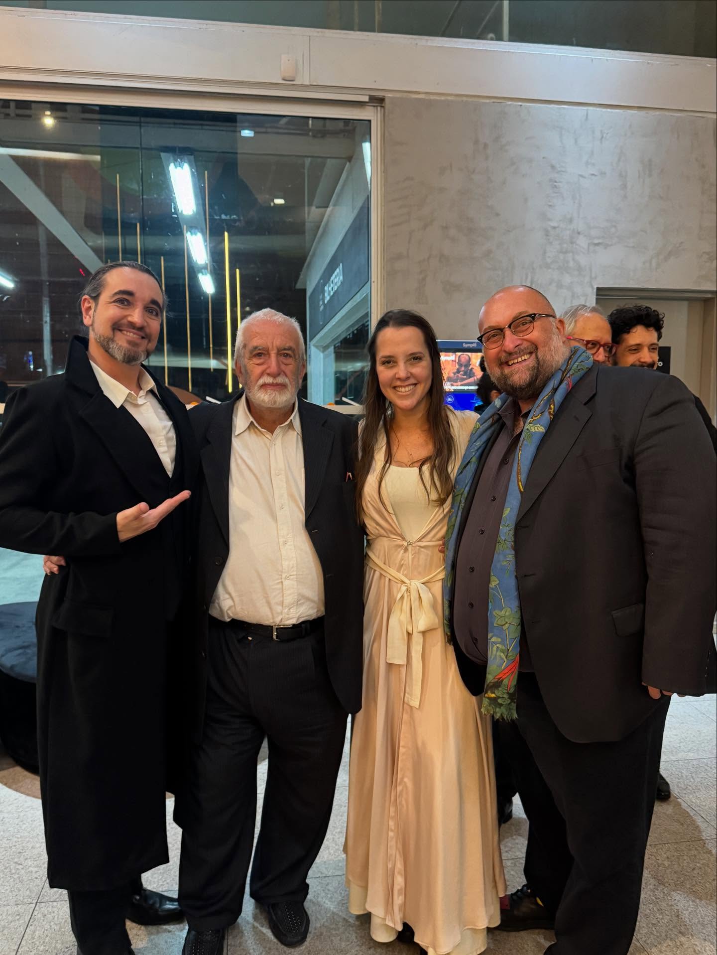 Ah, que delícia trabalhar com amigos novos e antigos! È nata lá Trilogia Verdiana. Viva Verdi!
#artist #baritone #beautiful #belcanto #classical #classicalmusic #classicalmusician #concert #diva #instagood #love #music #musica #musician #opera #operahouse #operalife #operalover #operasinger #operasingerlife #operasingers #operasingersofinstagram #photography #singer #teatro #theatre