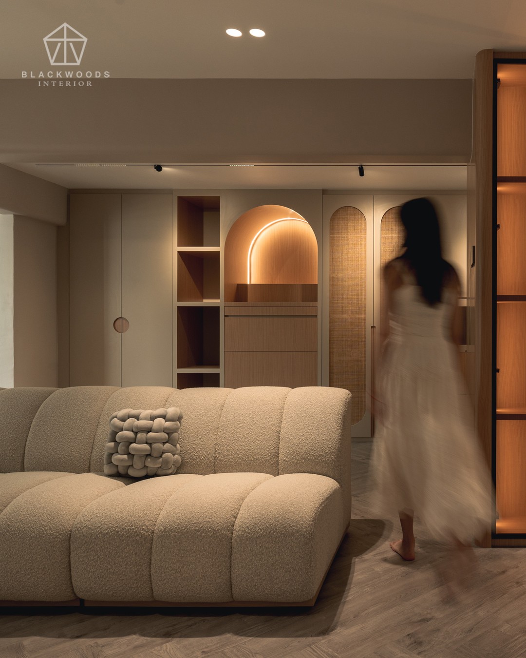 A home where calmness meets craft.
Curved details soften the edges, while warm
light and textured layers create a sense of
quiet luxury. Every element—tailored,
balanced, intentional.
#blackwoods #blackwoodsinterior
#interiordesignsg #singaporehomes
#quietluxury #modernminimalist
#contemporaryinteriors #neutralpalette
#designinspo