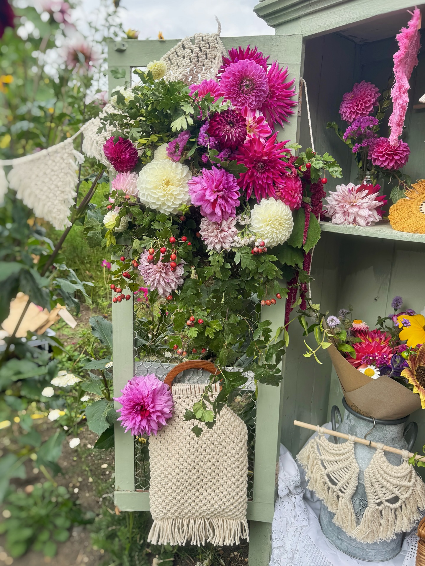 After becoming friends at Carleton Rode Social Club’s Craft Fair @ellarose_macrame & I decide to bring together macrame & flowers in our own little garden stall
@ellarose_macrame creates the most beautiful macrame gifts, homewares & accessories including the most incredible bags!! Perfect for any summer holiday
Find us exhibiting at more local craft fairs soon!
#macrame #flowers #craft #fair #norfolk #attleborough #smallbuisness #community #floraldesign #craftfair #smallbusinesssupportingsmallbusiness #summer #macrame_community #bag #accessories #home #garden #countrystyle #gift #norfolkgifts #shopping #norfolkgiftguide #handmade #bouquet #dahlia #carletonrode