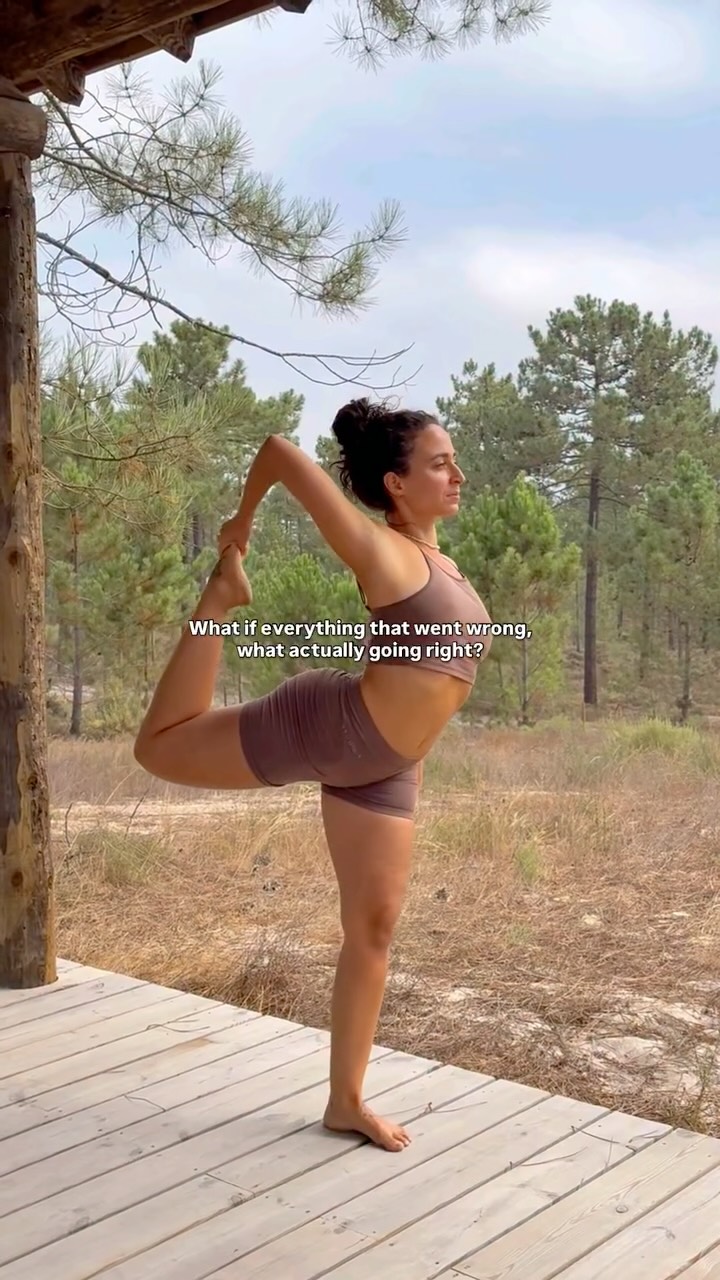 Think about that 🤍
.
.
.
.
.
.
.
.
.
.
.
.
.
.
.
#spinemobility #yogapractice #mobilityflow #breathwork #feelgoodflow #yogajourney #yogajourney #yogaforstrength #spinemobility #upperbodymobility #spinehealth #yogajourney