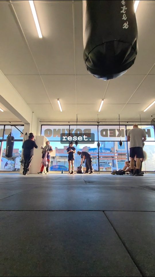 No better feeling than starting the day with punches 🥊
#boxingbeginner #boxingwomen #maribrynongriver #boxfit #boxing