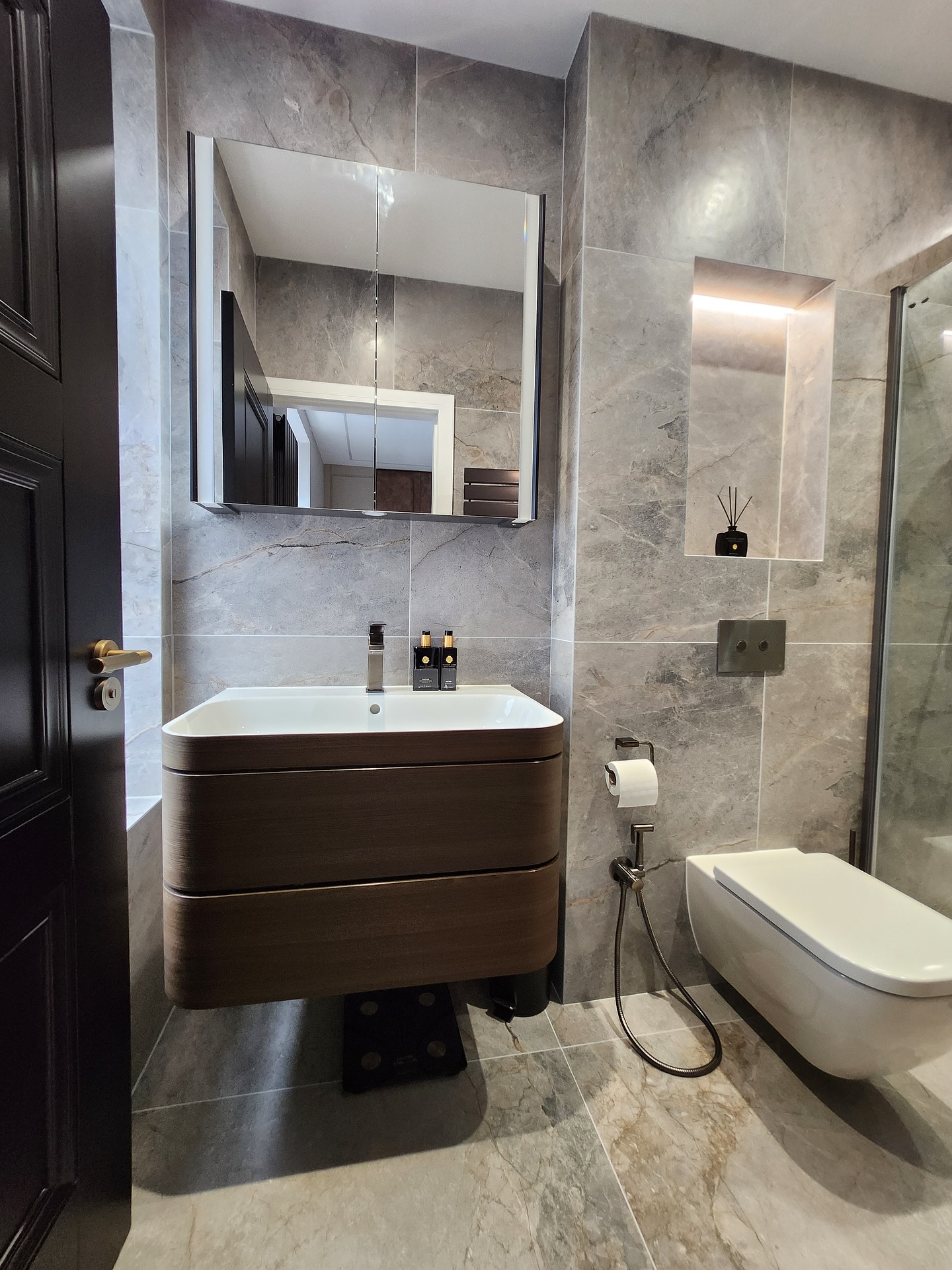 ✨ Minimalism meets luxury ✨
Clean lines, modern finishes, and a touch of elegance – the perfect bathroom escape. 🚿
Supplied And Designed By @shethsinteriors
#BathroomGoals #LuxuryBathroom #ModernDesign #BathroomInspo #HomeDecor #InteriorDesign #TileDesign #BathroomDecor #MinimalistHome #BathroomStyling #DreamBathroom #HomeInspiration #bathroomideas #lancashire #blackburn #tiles #wetroom #trending #viral