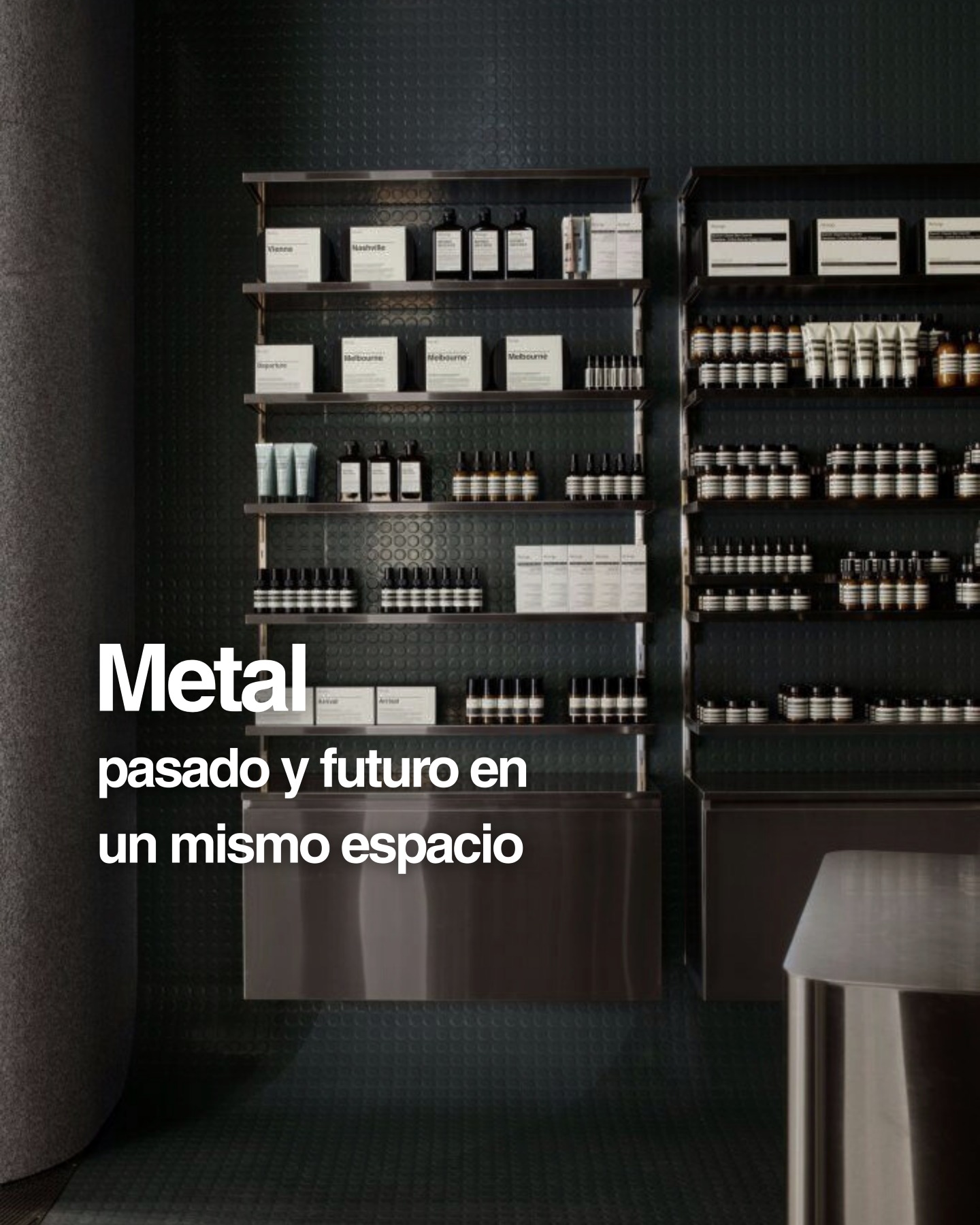 En retail, el metal no solo es estructura: es diseño, durabilidad y carácter.
AESOP lo usa para unir texturas del pasado con acabados futuristas, creando un espacio que vive en varias épocas al mismo tiempo.
Un lenguaje visual que conecta el producto con la experiencia del cliente.
#RetailDesign #VisualMerchandising #ProductDisplay #StoreFixtures #RetailExperience #RetailDetails #SULAMOB #DesignThatSells